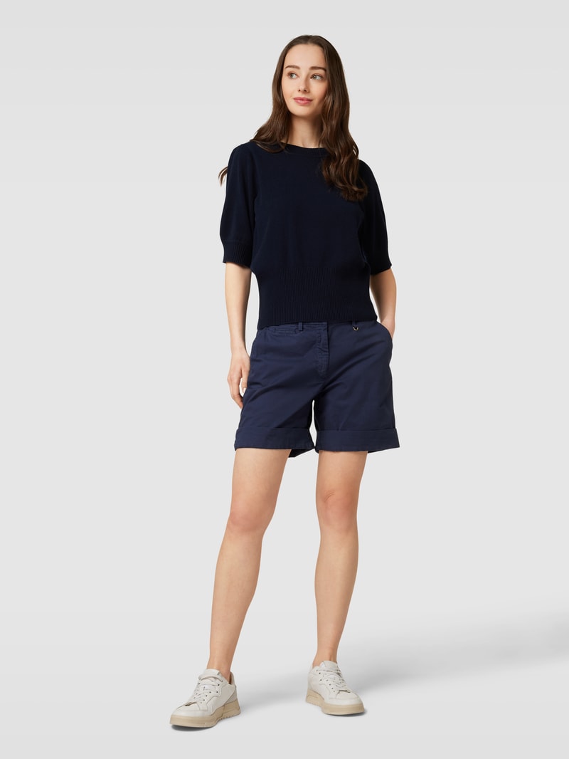 Straight Fit Bermuda mit Anhänger in metallic Modell 'JACQUELINE' in marineblau