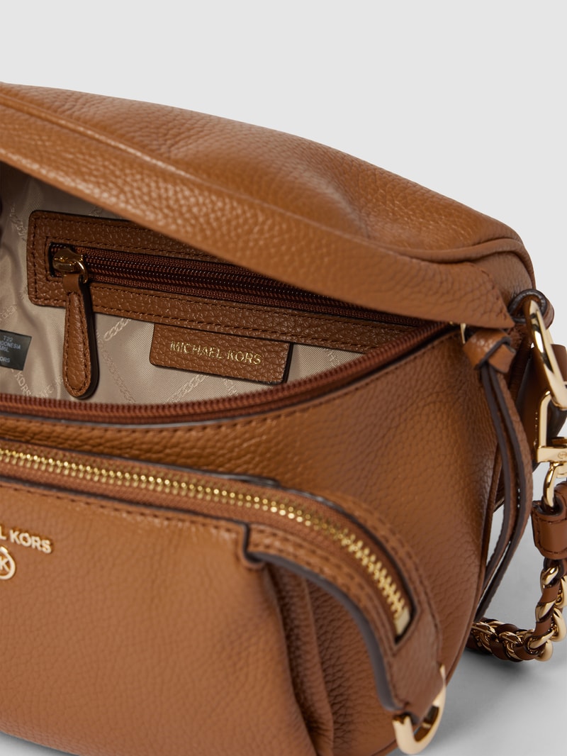 Crossbody Bag mit Label-Applikation Modell 'SLATER' in cognac