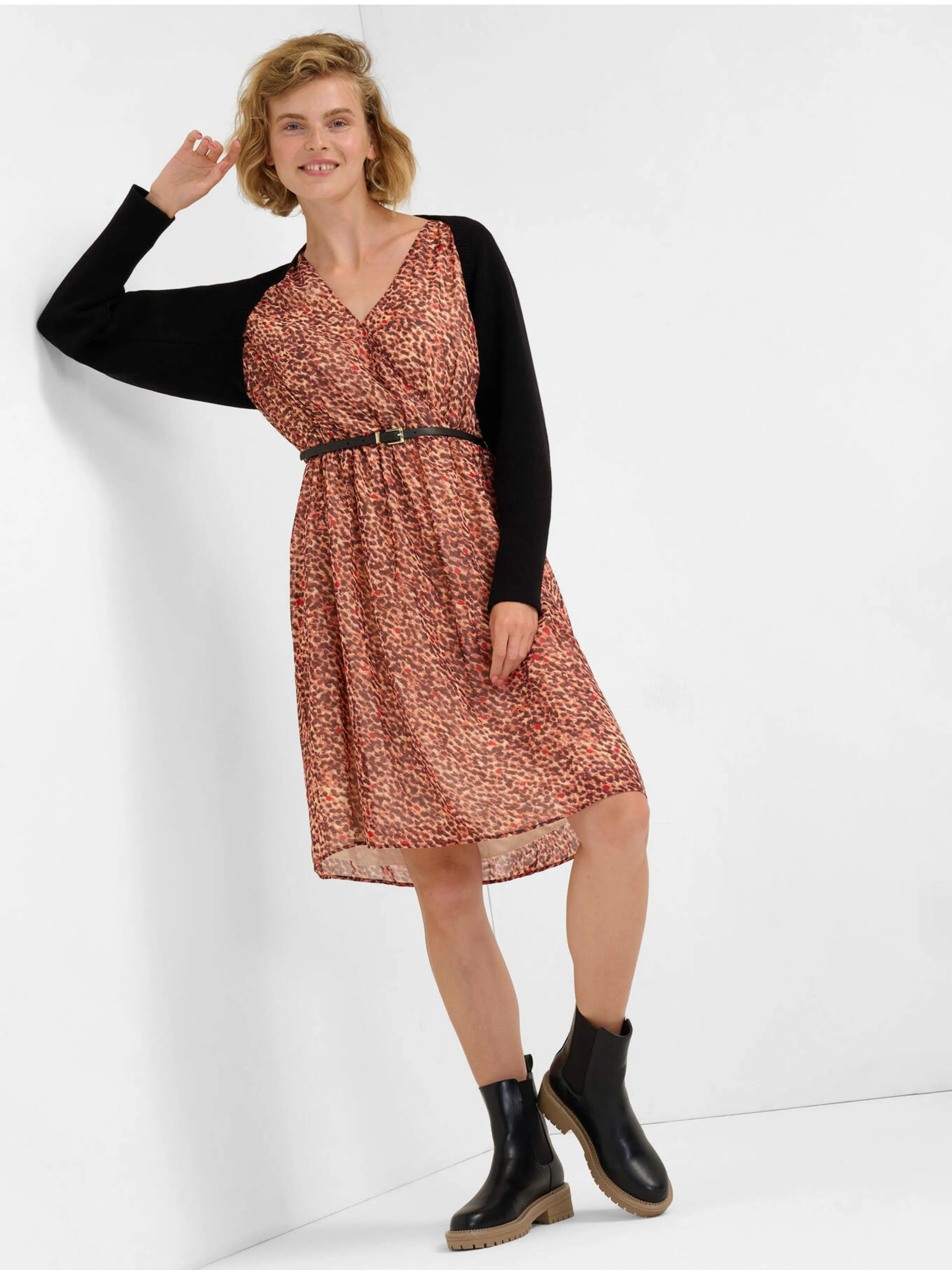 Ziegelfarbenes Musterkleid ORSAY
