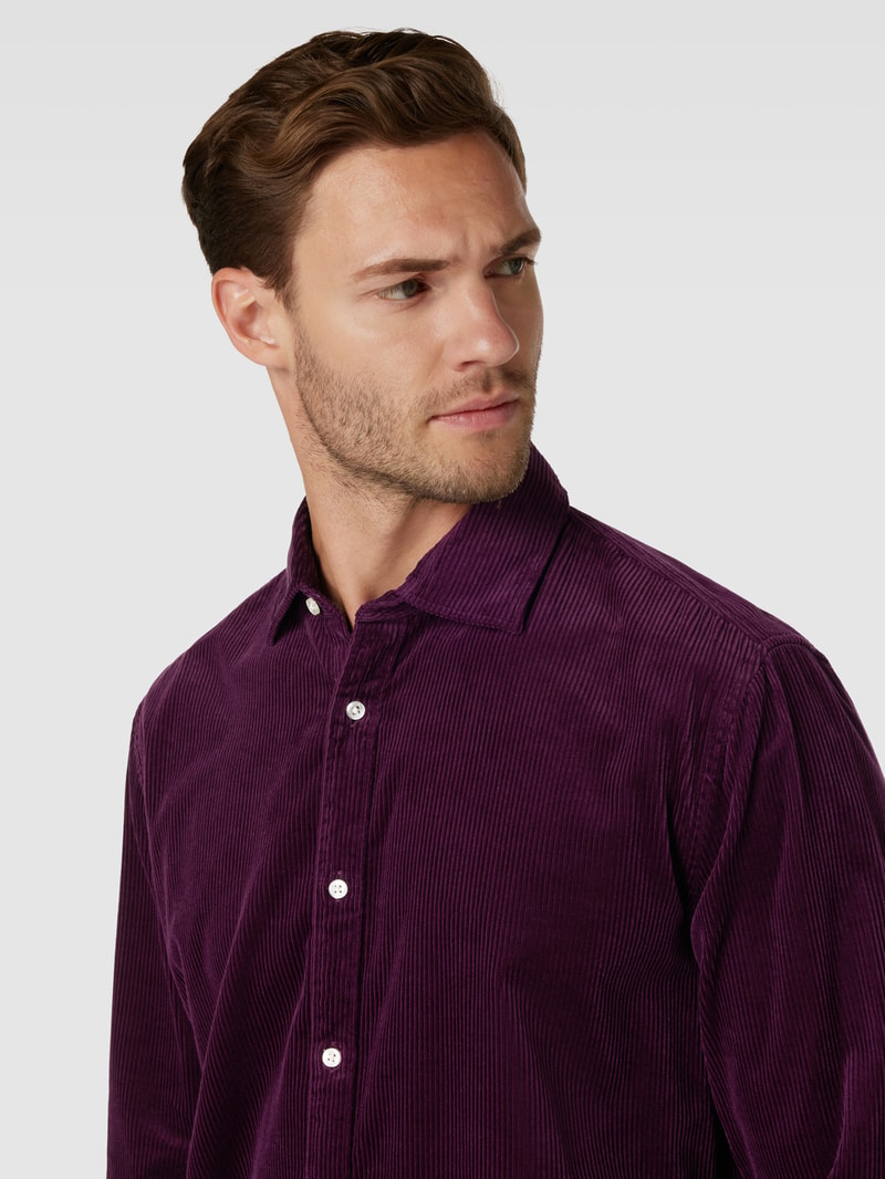 Cordhemd mit Kentkragen in aubergine