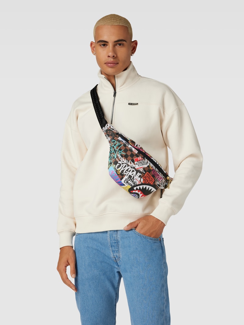 Bauchtasche mit Allover-Print Modell 'TAGGED UP' in mittelbraun