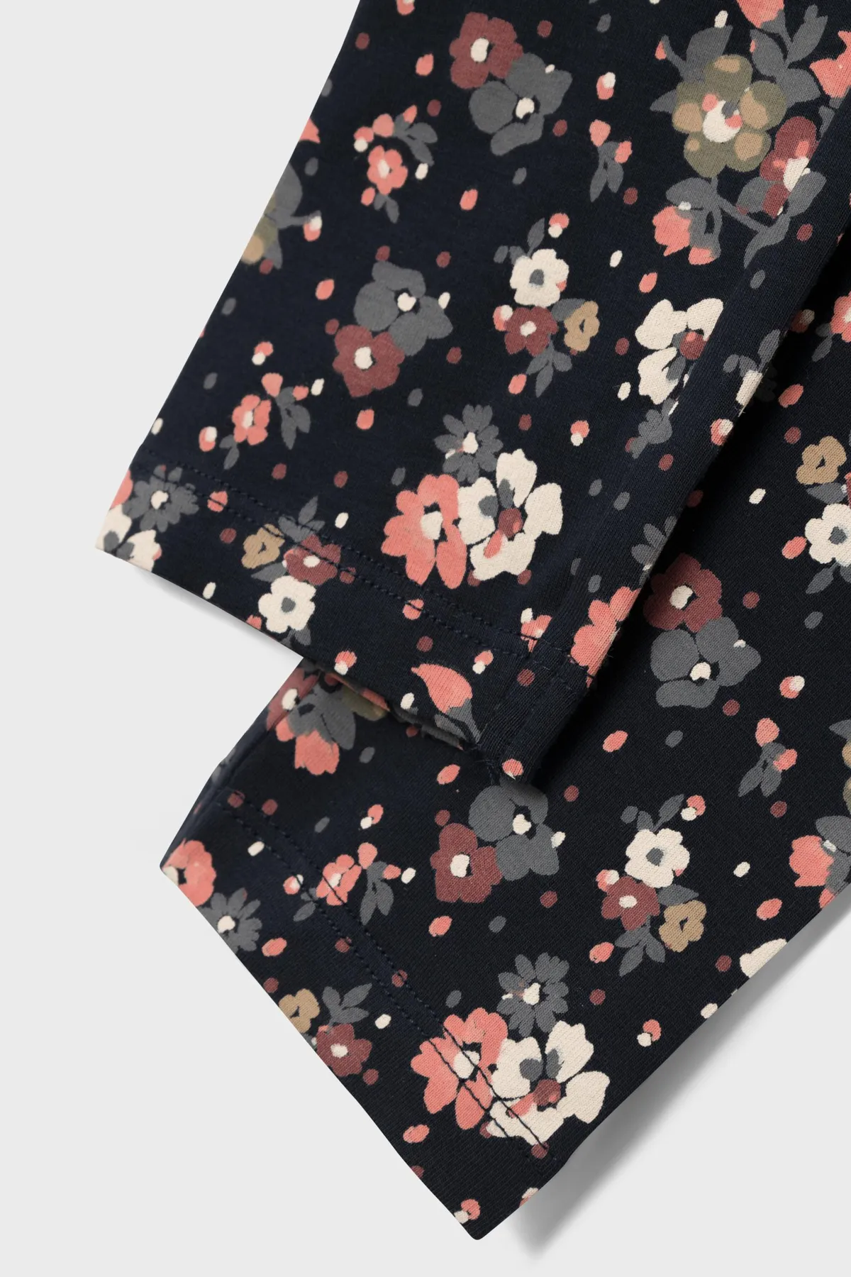 name ıt  Nkfvıvian Aop Legging Noos