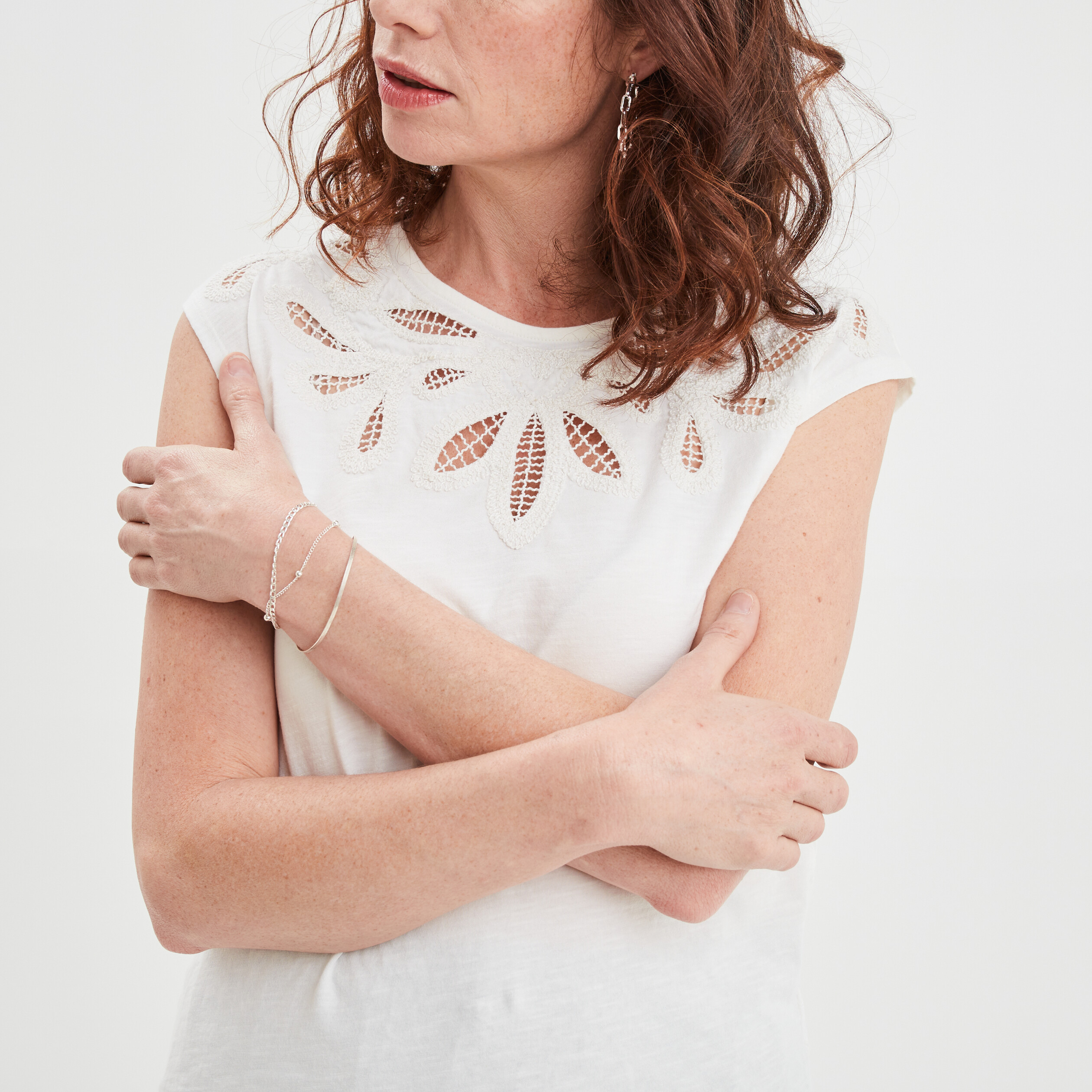 T-shirt ajusté col macramé Liberto blanc femme | La Halle