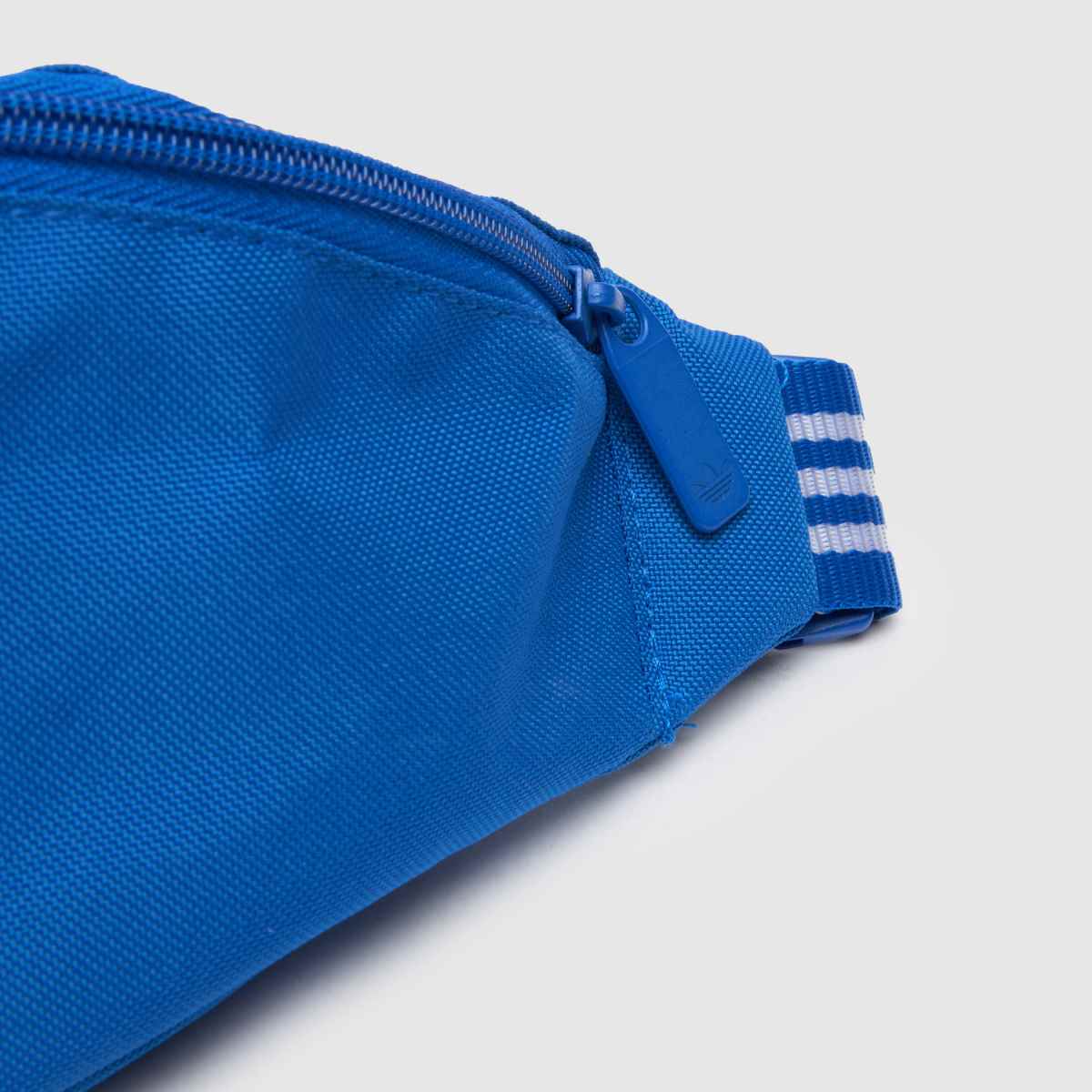 adidas fehér és kék eredeti övtáska