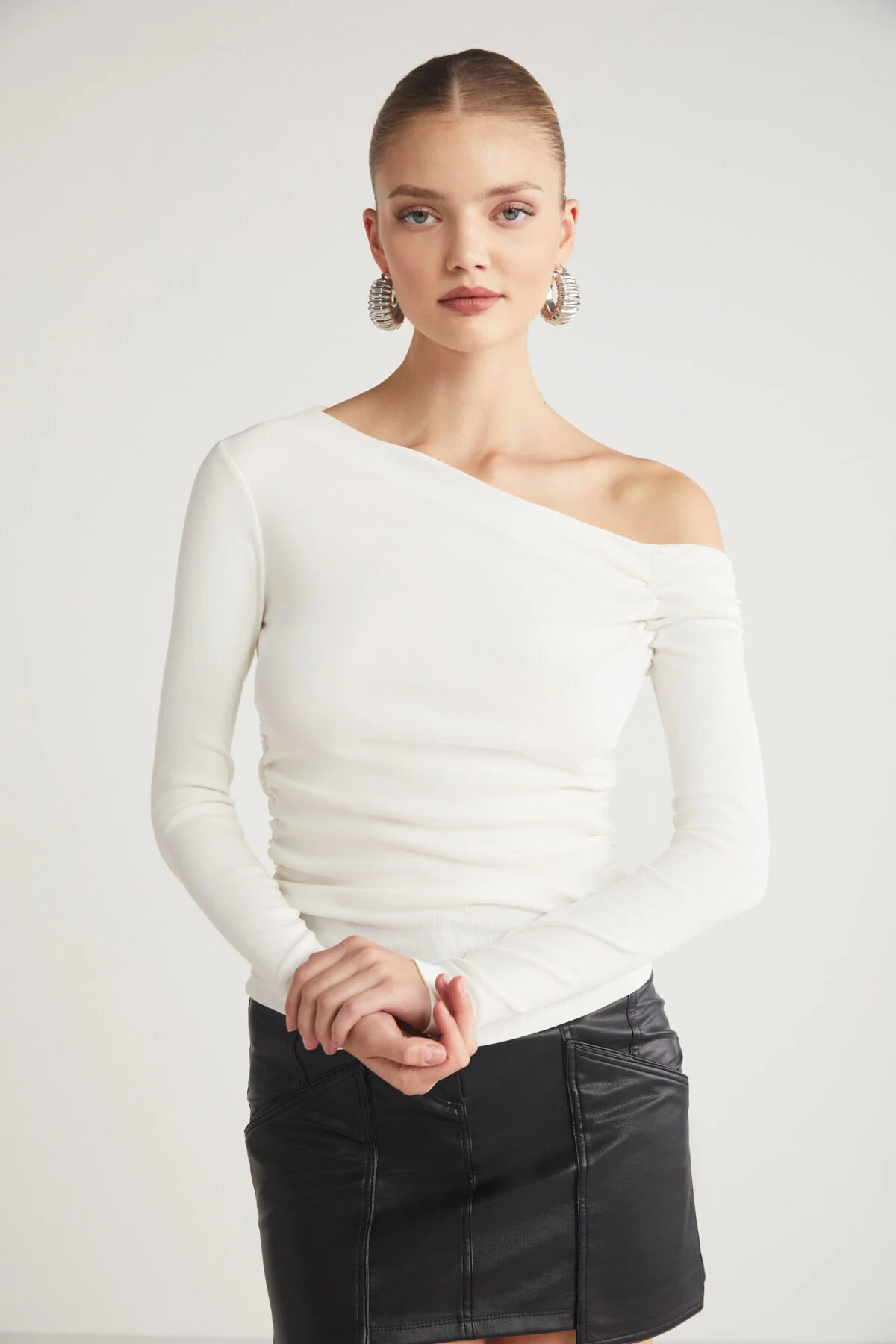 GRIMELANGE  SISSI Damen Bluse mit asymmetrischem Kragen und schmaler Passform, Ecru
