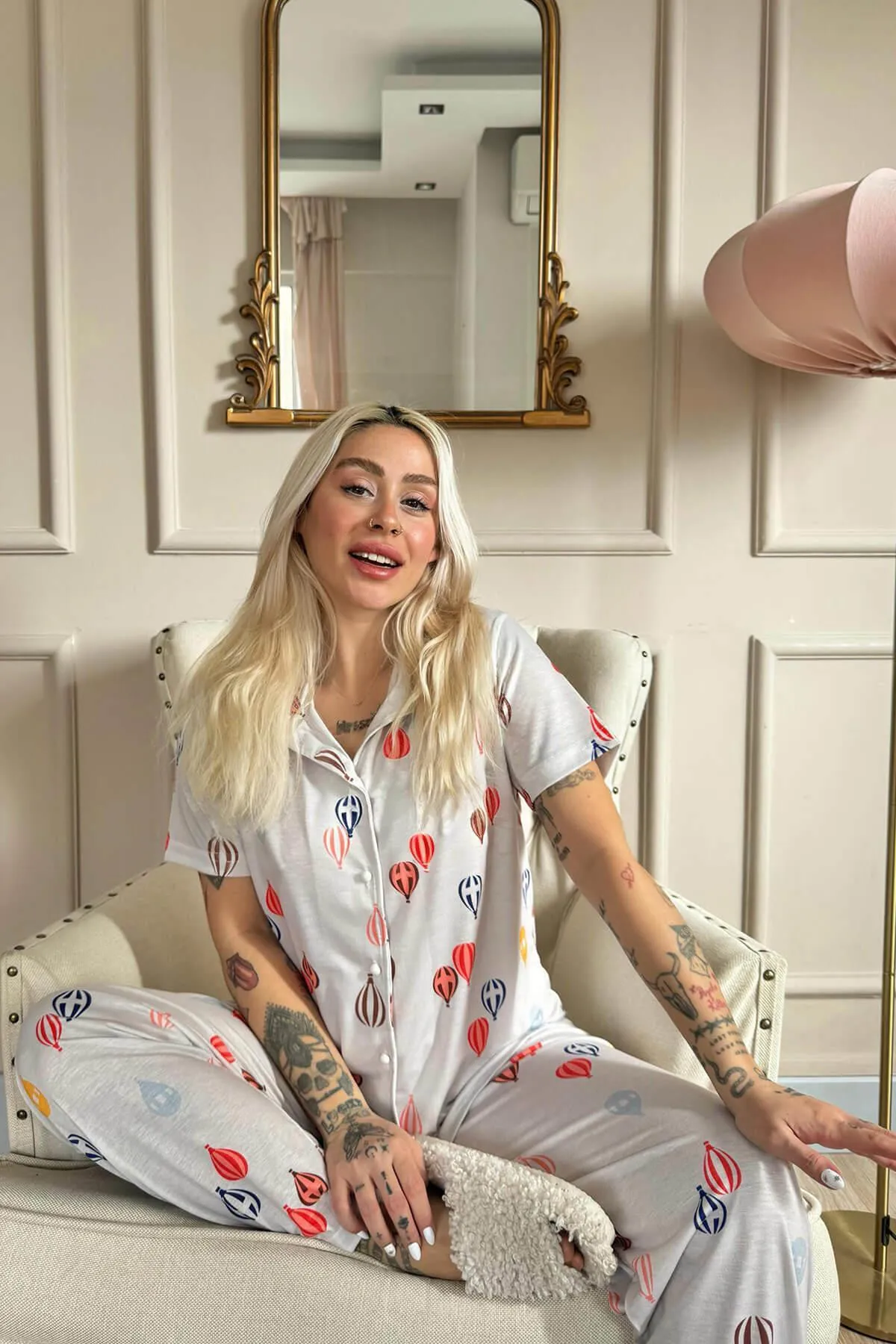 Pijamaevi  Kurzärmliges Pyjama-Set für Damen mit Ballonmuster und Knopfleiste vorne