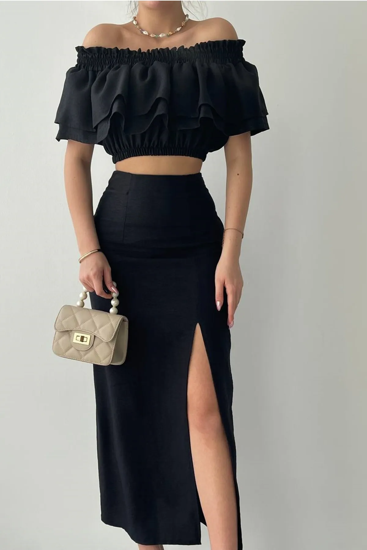 vuvutasarım  Schwarze Rüschenbluse aus Leinenstoff und Midirock mit Schlitzdetail, Doppelset, Design 228