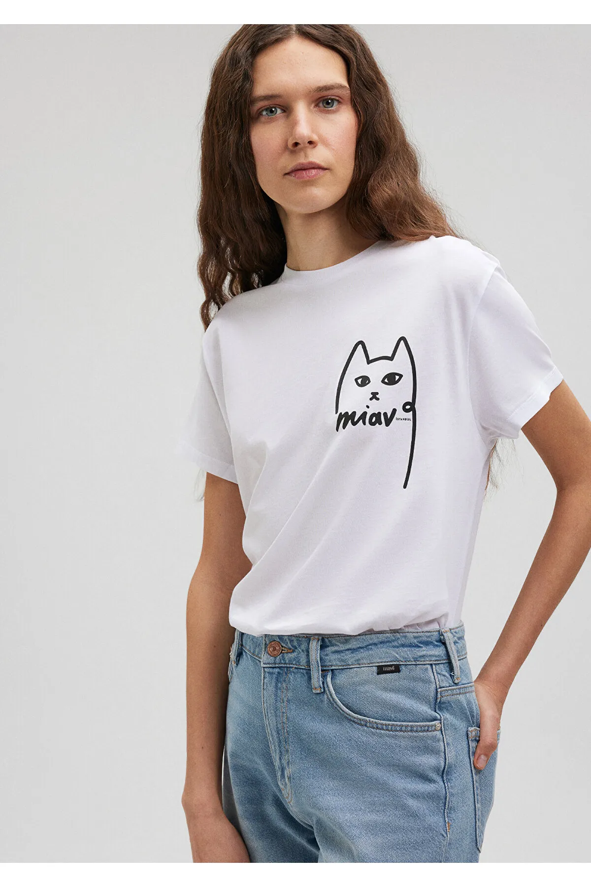Mavi  Istanbul-T-Shirt mit Katzenmuster, reguläre Passform / normaler Schnitt 1610225-620