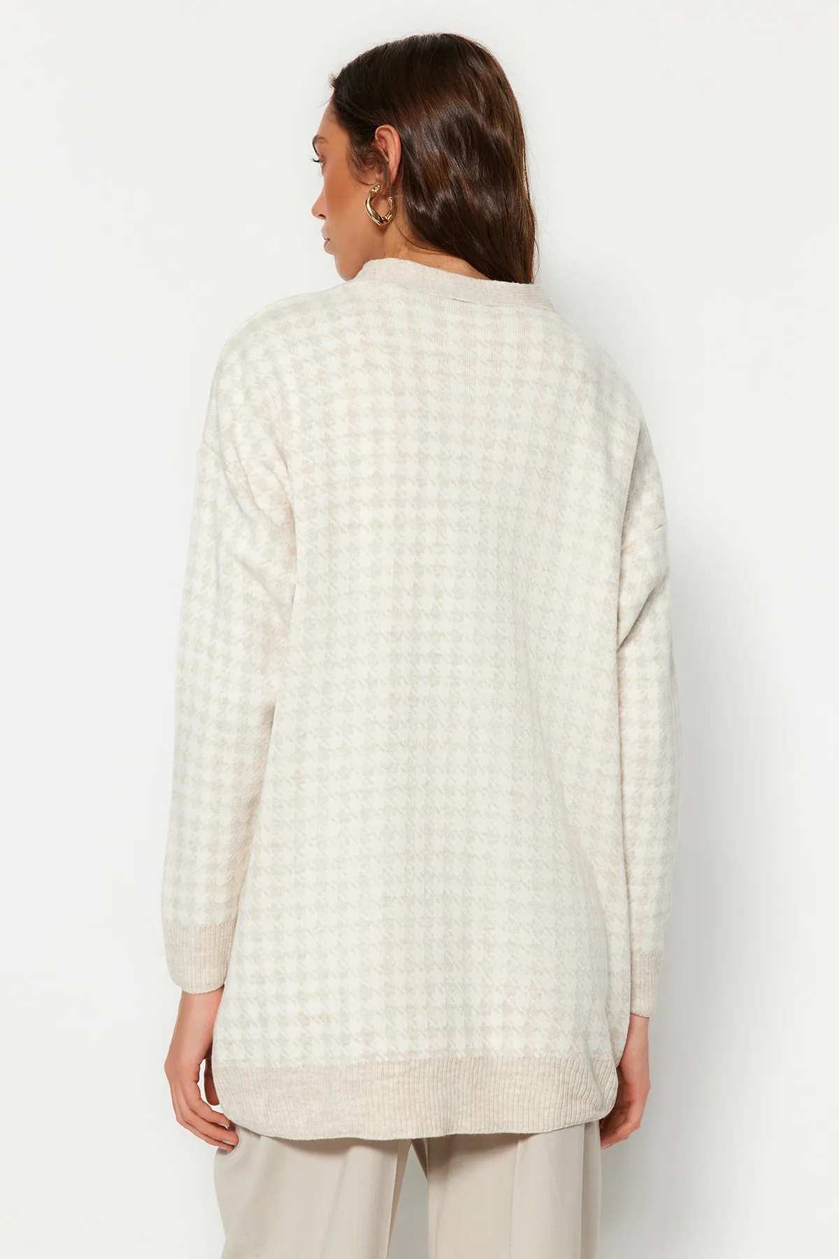 Trendyol Collection  Steinfarbener Strick-Cardigan mit weiter Passform TWOAW22HI0179