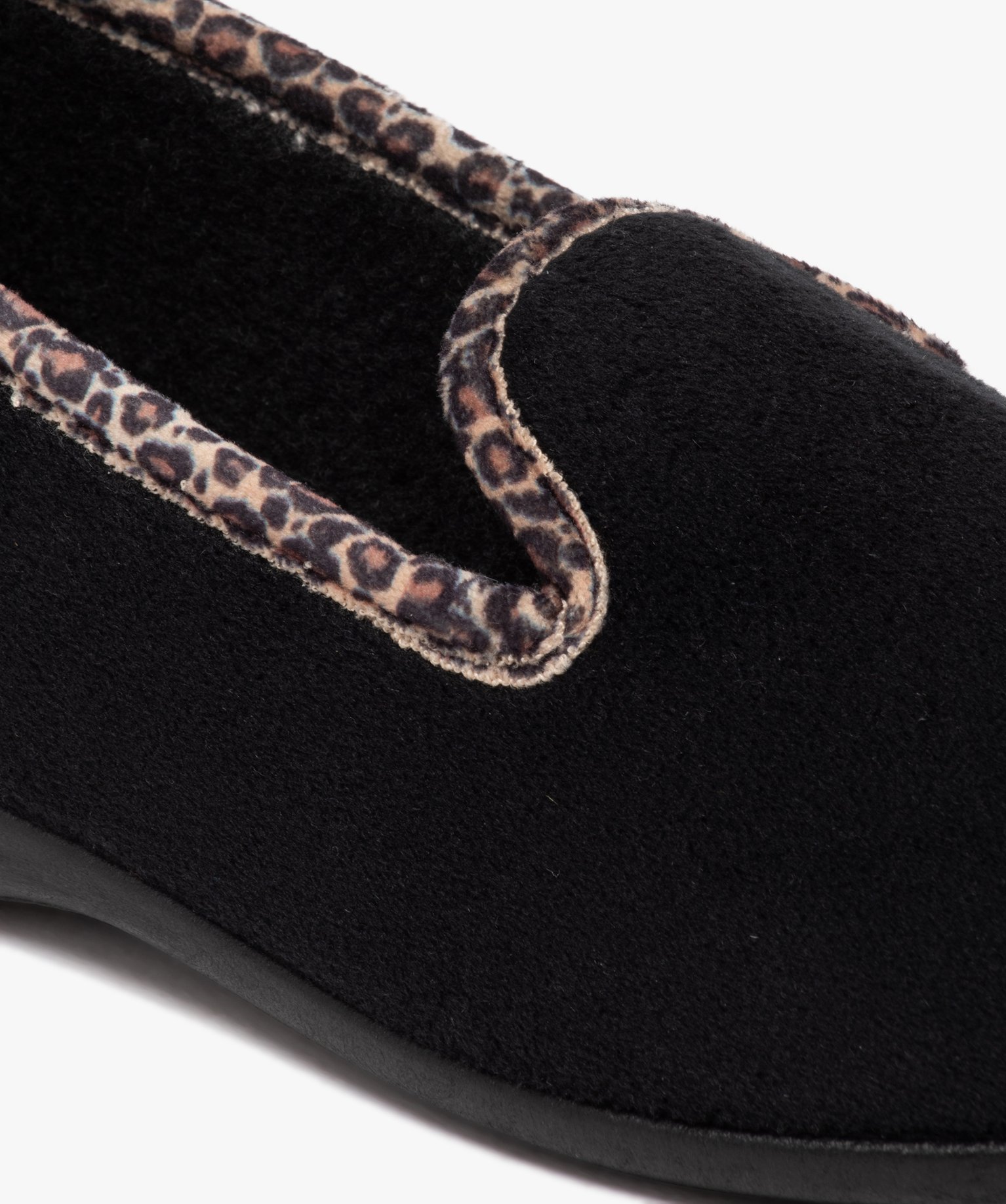 Chaussons femme pantoufles unies à col motif léopard noir | GEMO
