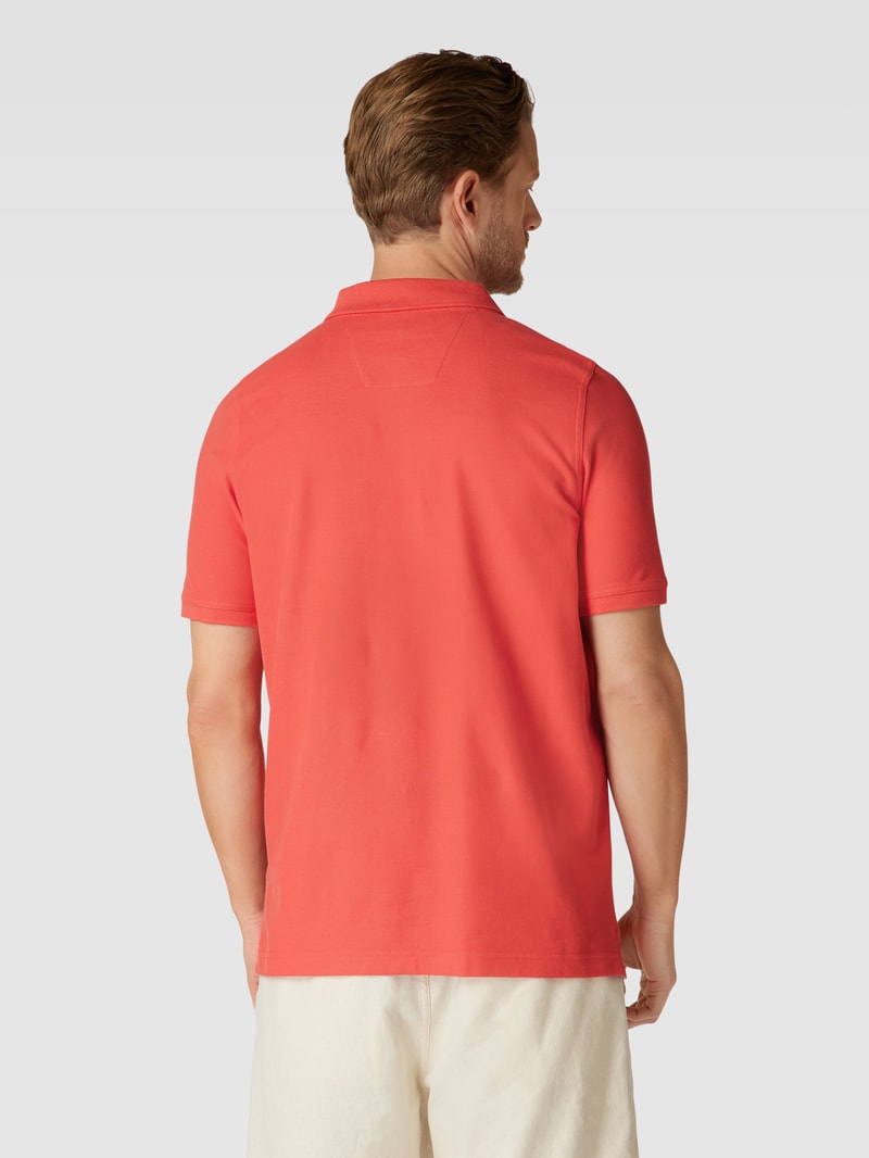 Poloshirt mit Logo-Stitching in koralle