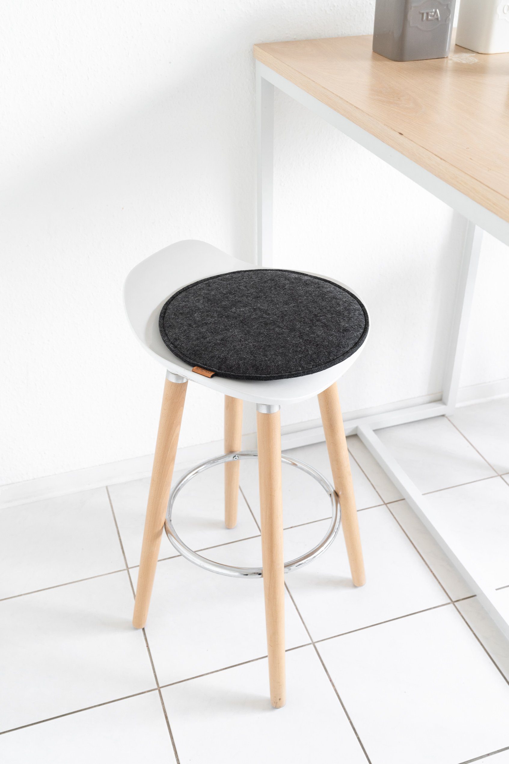 Miqio Sitzkissen 2 er Set Sitzkissen 2 Sitzauflage mit Antirutschnoppen Ø 35 cm, Nachhaltig: Aus recycelten PET Flaschen hergestellt.