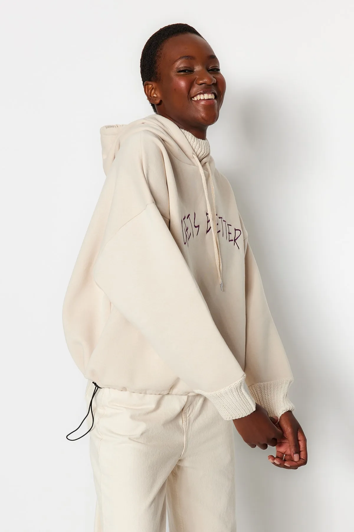 Trendyol Collection  Stone Dickes Fleece Innenstrickband Detailliertes Strick-Sweatshirt mit Kapuze TWOAW22SW1806