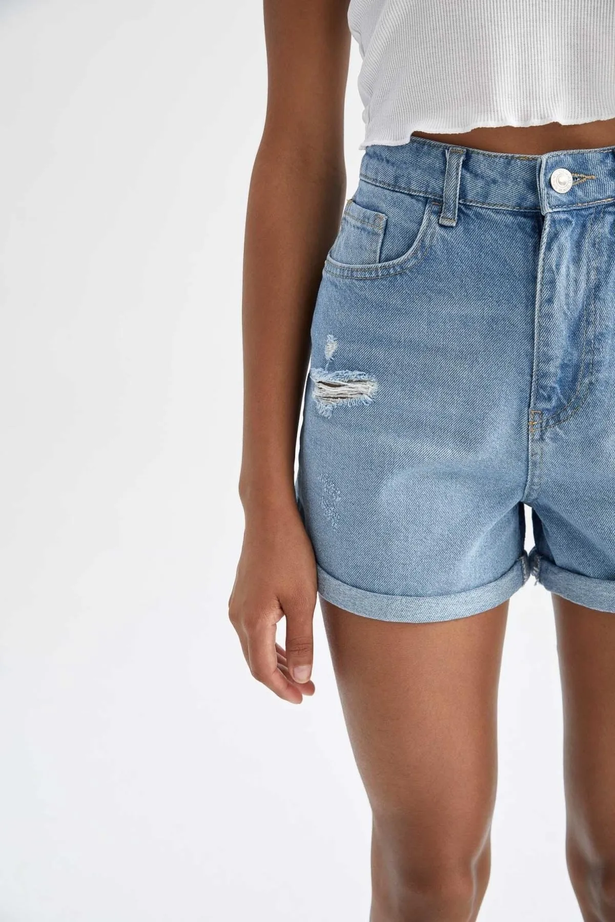 DeFacto  Mom-Fit-Jeans mit gefaltetem Bein und hoher Taille, 100 % Baumwolle
