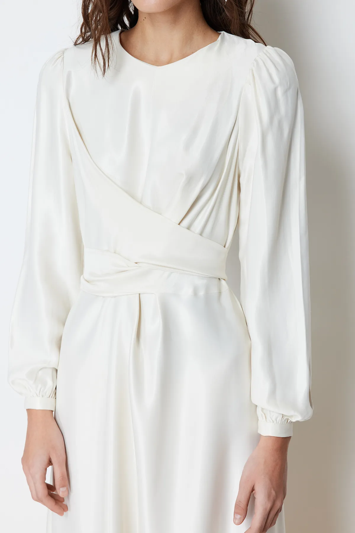 Trendyol Modest  Ecru Zweireihiges, detailliertes langes Hochzeits-/Besondere-Tag-Abendkleid TCTAW22EB0105