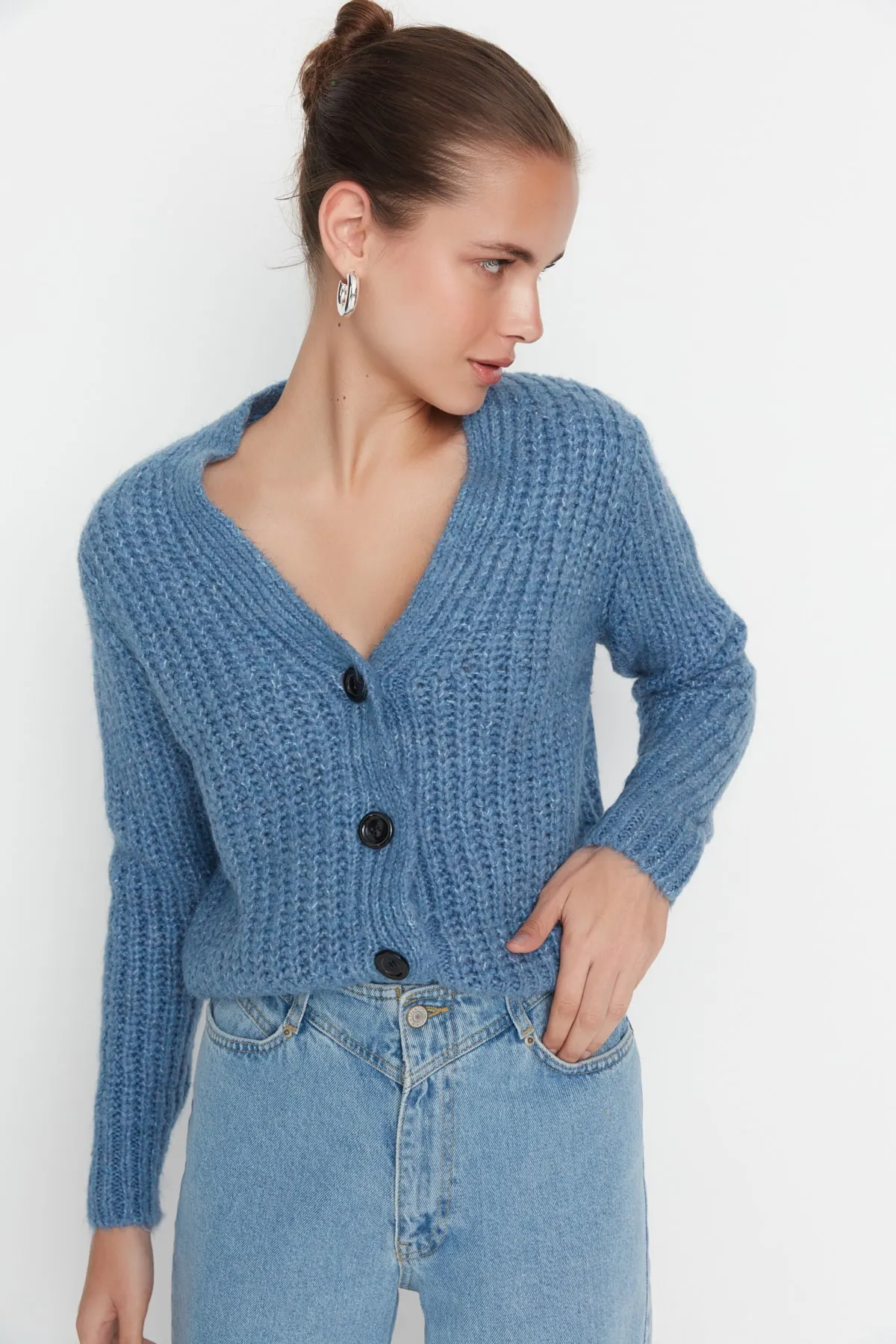 Trendyol Collection  Blaue Basic-Strickjacke mit weicher Struktur TWOAW20HI0214
