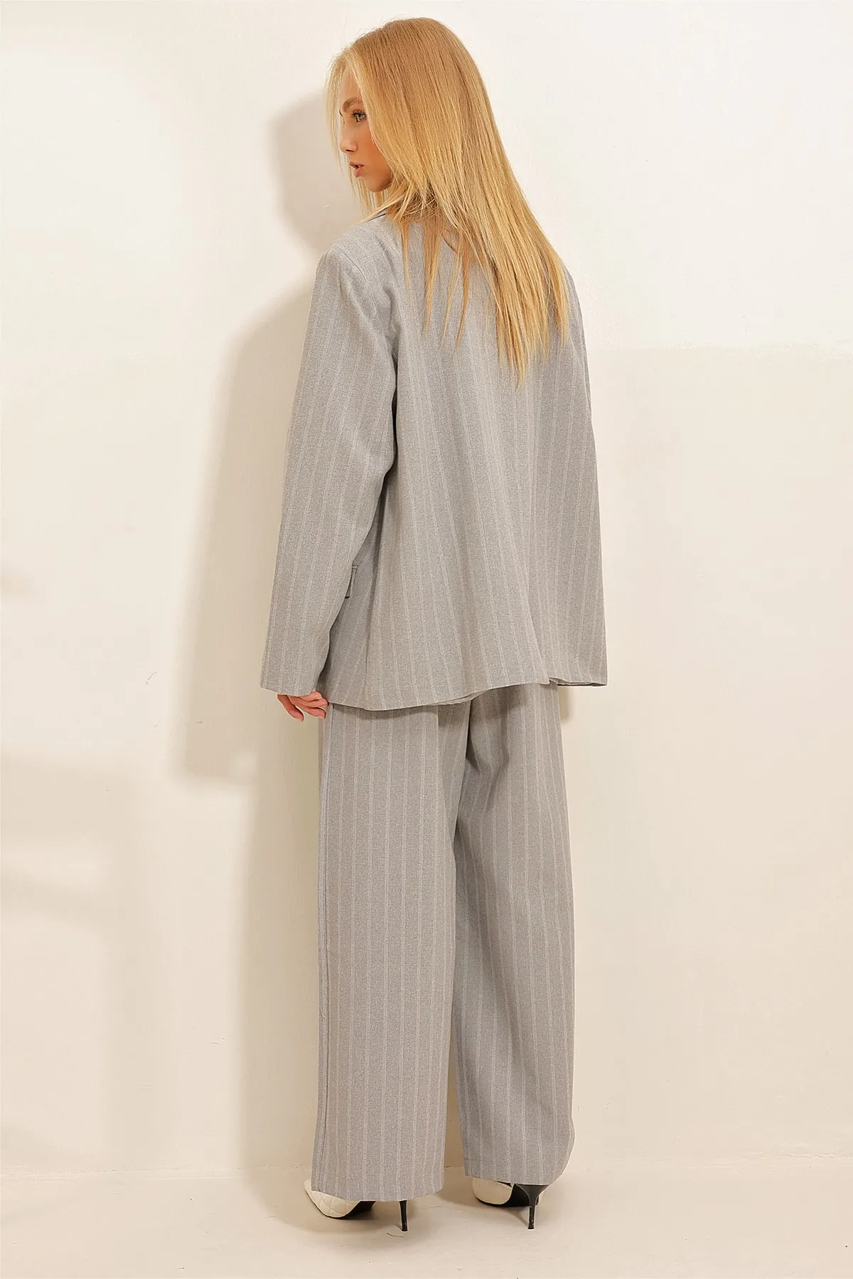 Trend Alaçatı Stili  Grau gewebter Damen-Jacken-Hosen-Anzug ALC-X10841