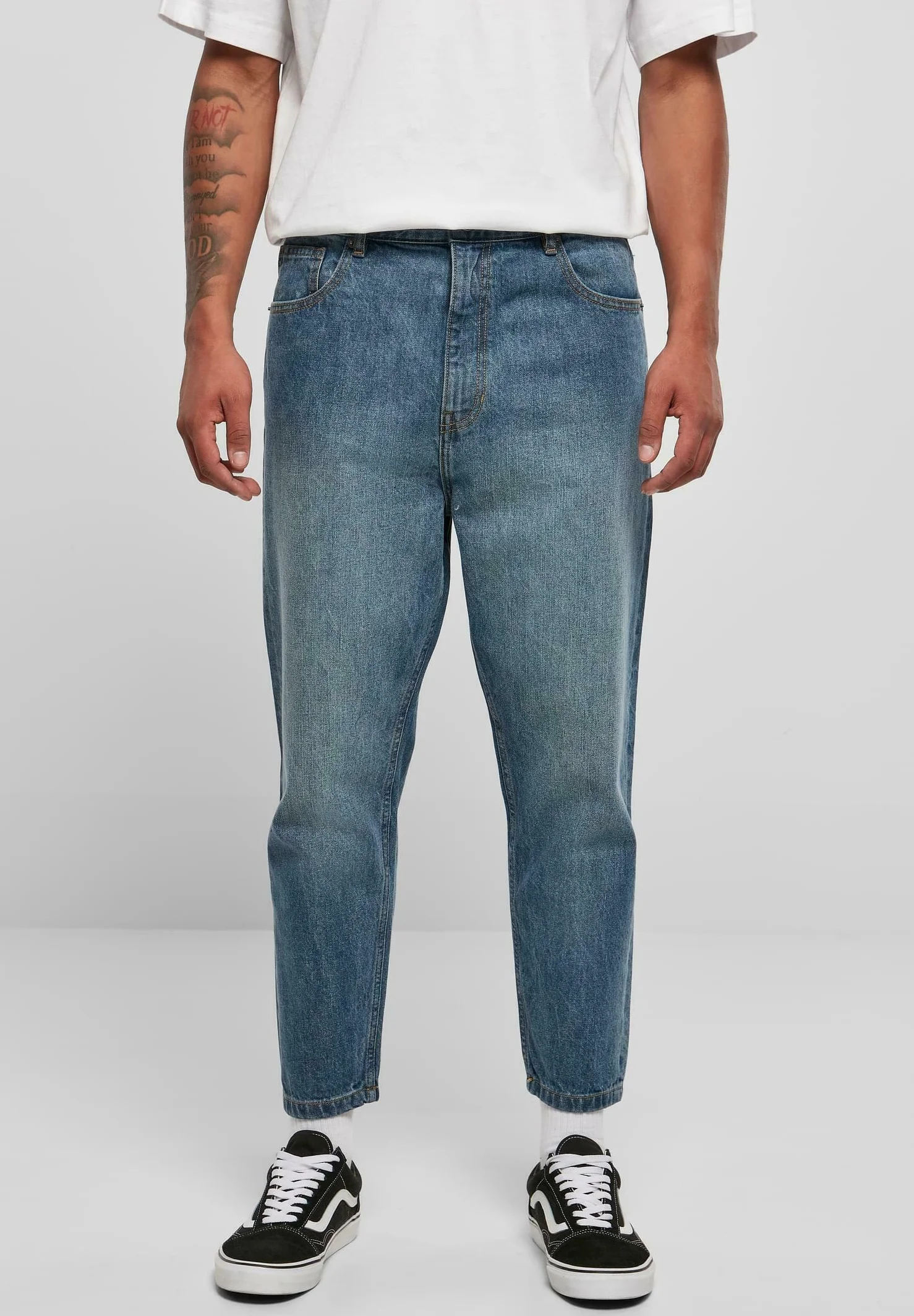 Vaqueros de corte cónico CROPPED TAPERED de Urban Classics