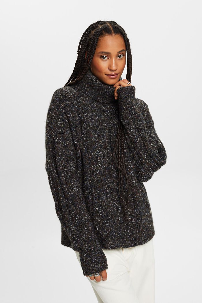 Rollkragenpullover im Zopfstrick-Design