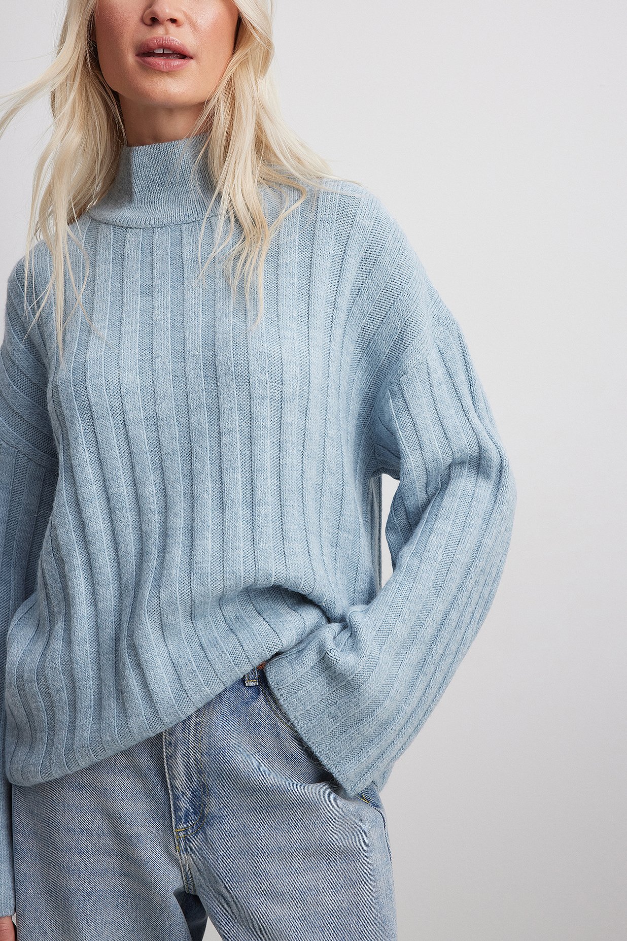 Gerippter Strickpullover mit Rollkragen