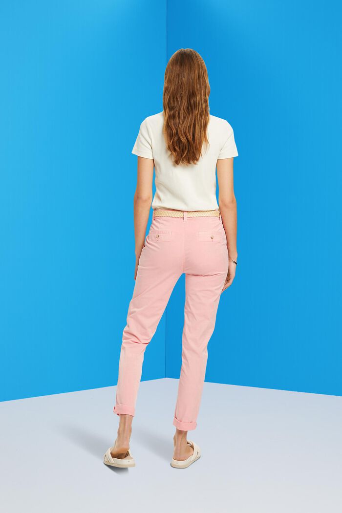 Leichte Stretch-Chino mit Gürtel