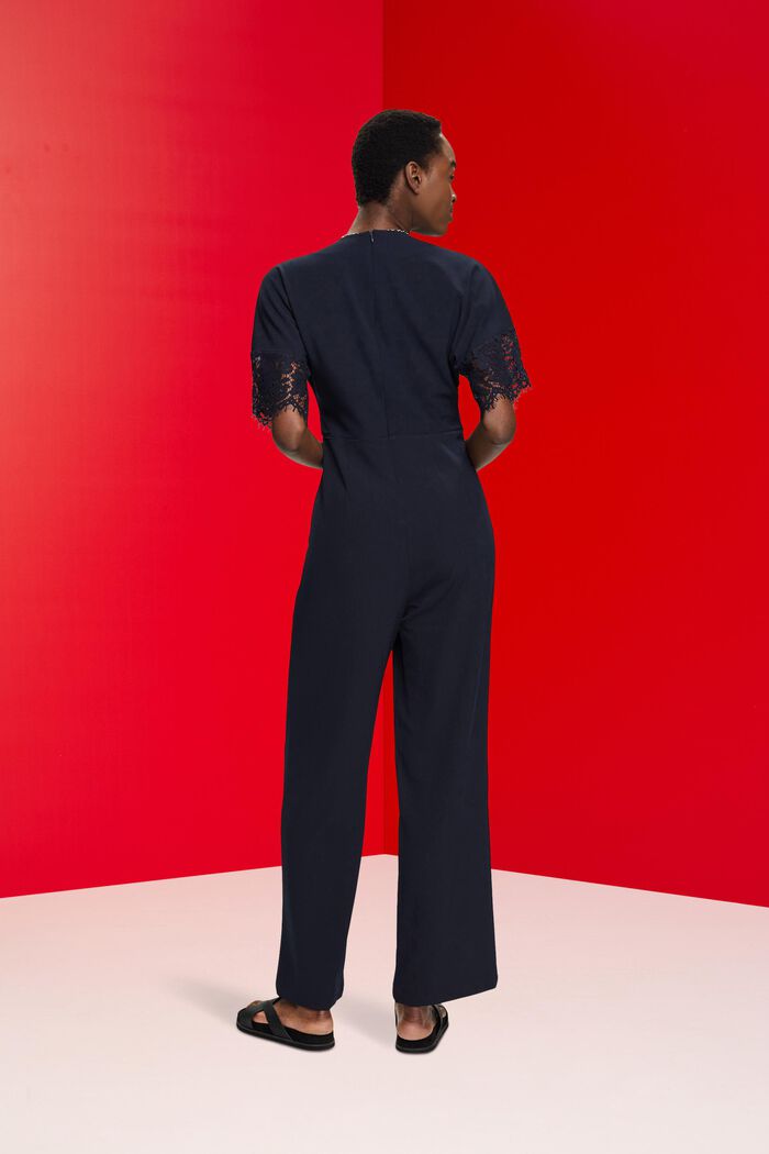 Jumpsuit mit weitem Bein und Spitzenärmeln