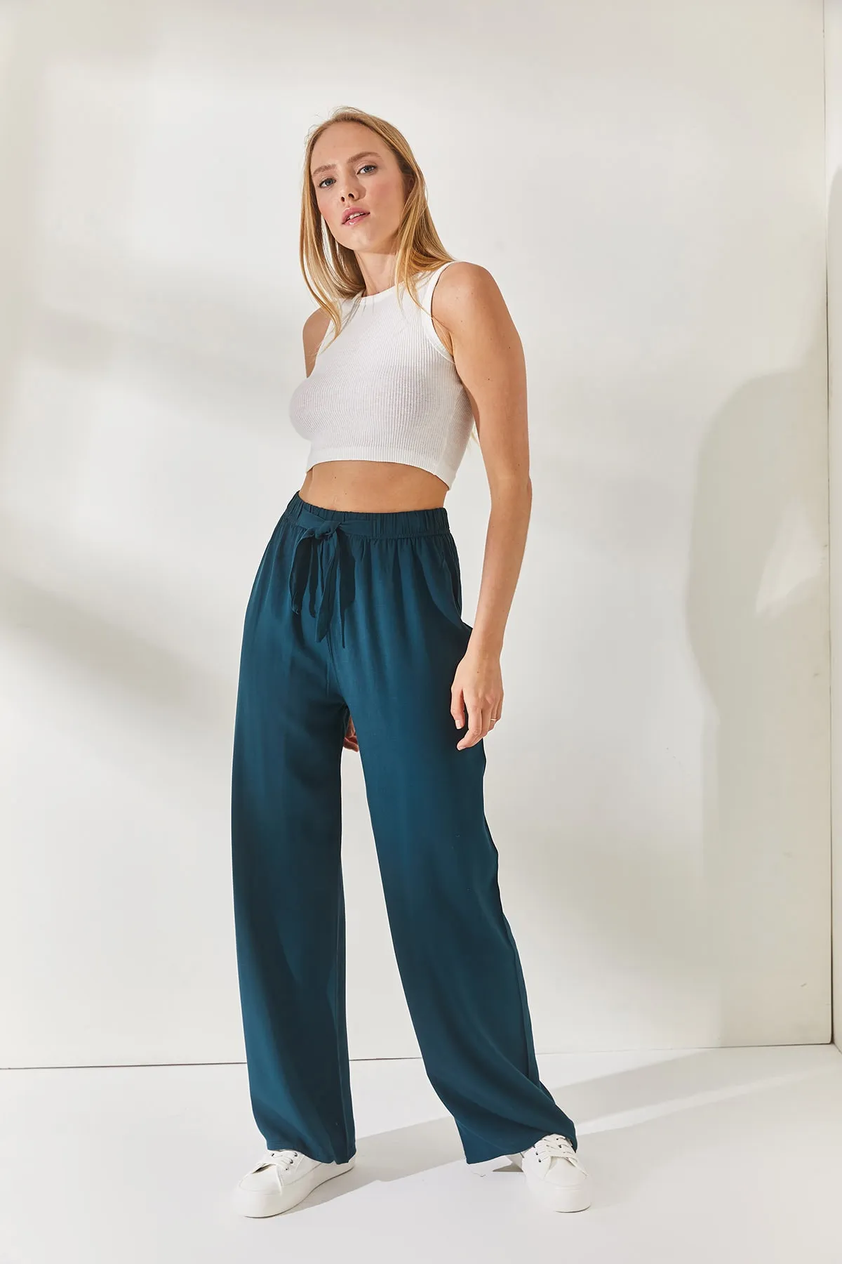 Olalook  Petrolblaue Palazzo-Hose aus gewebtem Viscon mit Gürtel für Damen PNT-19000169
