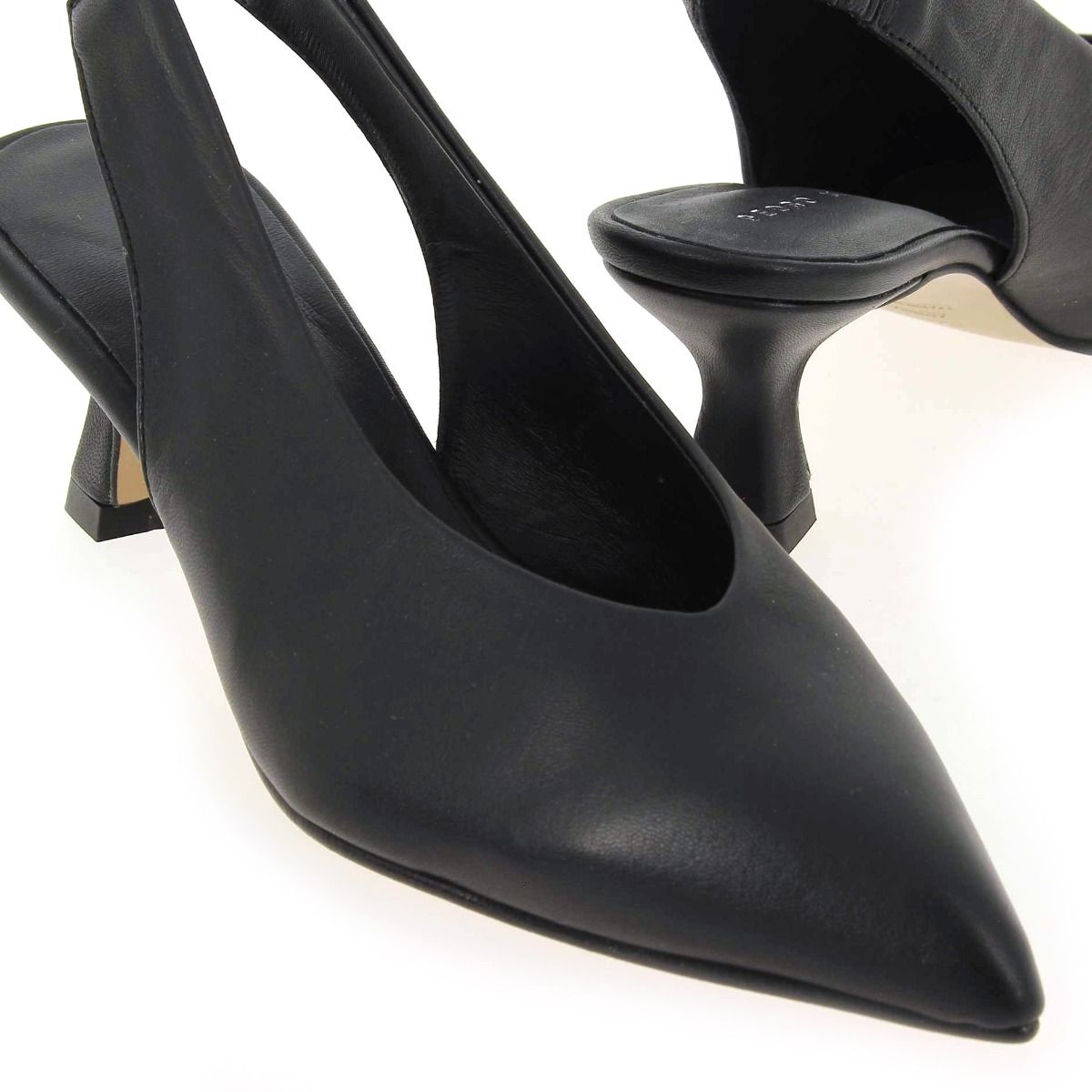 Pedro Miralles  13775 - Noir