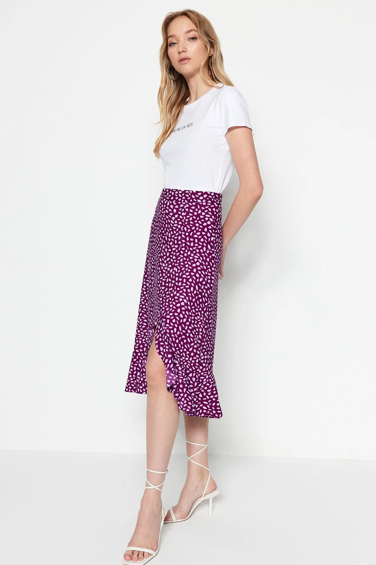 Trendyol Collection  Lila bedruckter High-Waist-Midirock aus Stretch-Strick mit Raffung und Volant TWOSS21ET0029