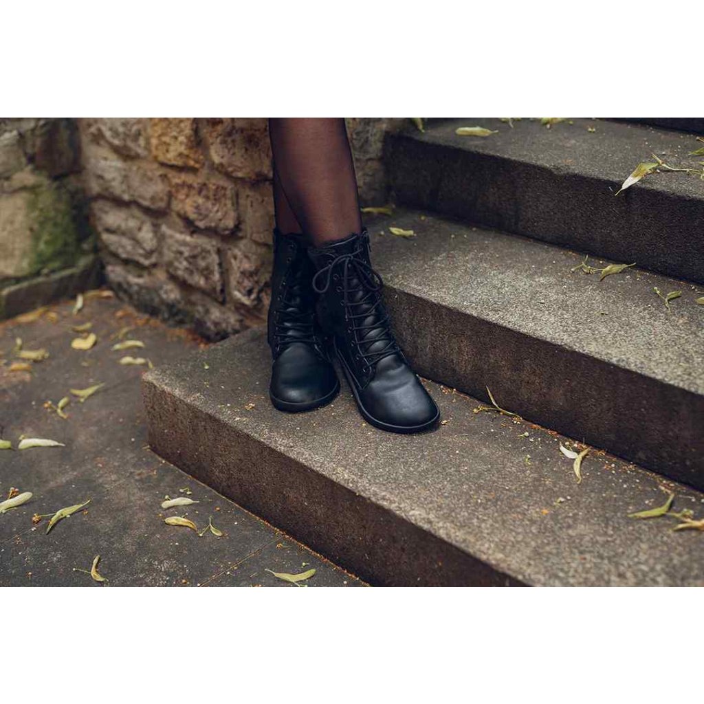 Ahinsa Jaya Schwarze Barfuß-Halbstiefel mit Reißverschluss und Futter