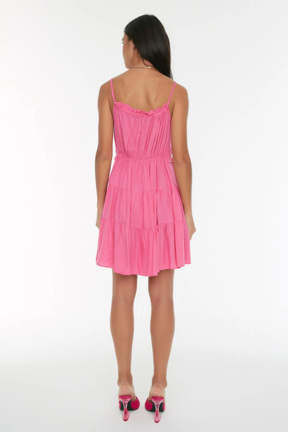 Trendyol Collection  Fuchsiafarbenes, gerafftes Mini-Webkleid TWOSS20EL2679
