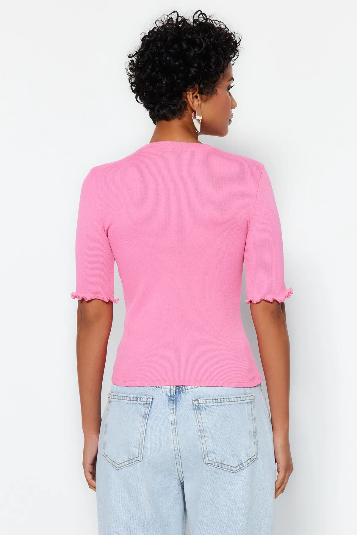 Trendyol Collection  Rosafarbene, gerippte, taillierte, dehnbare Strickbluse mit Rundhalsausschnitt TWOSS23BZ00025