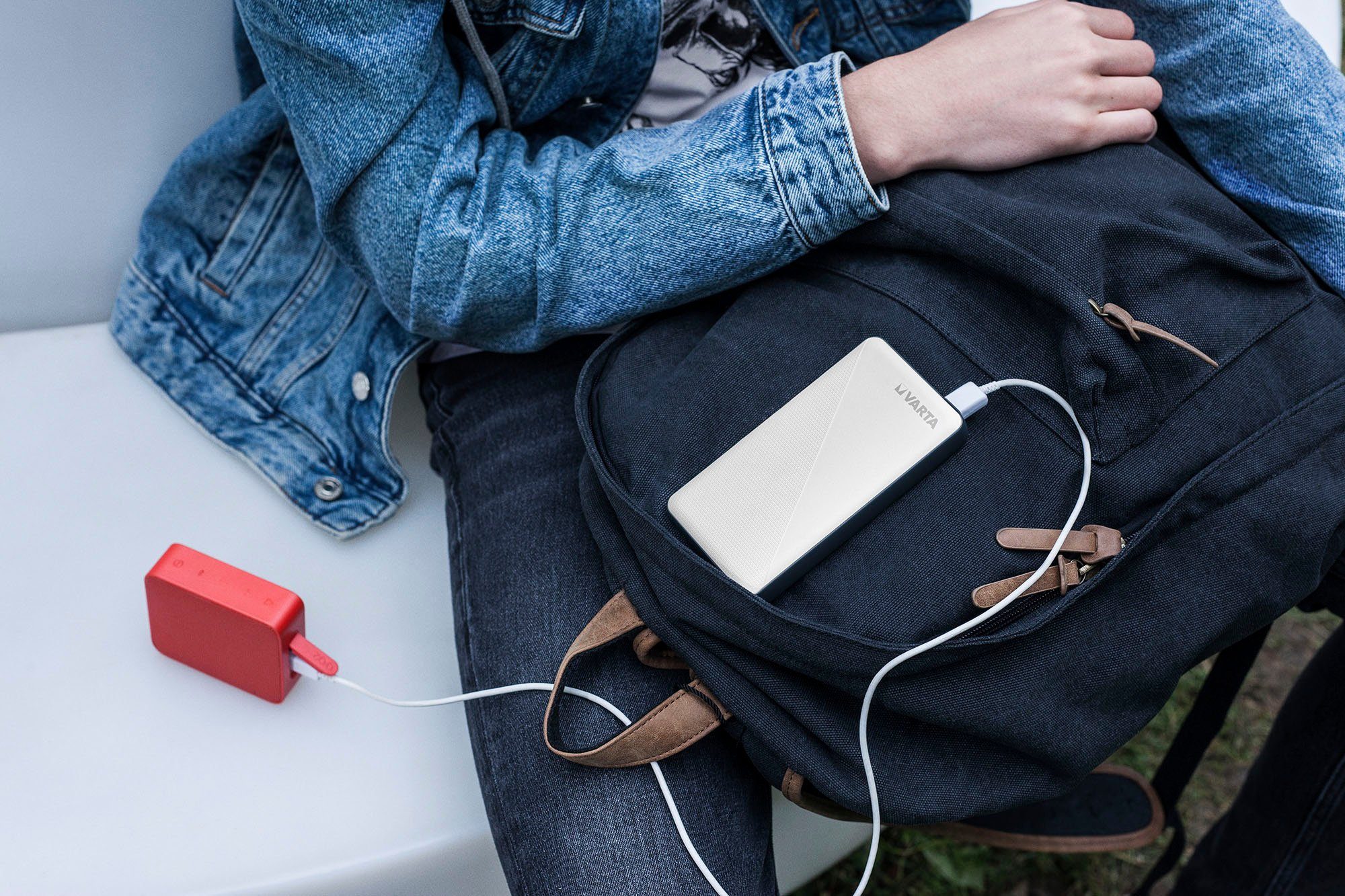 VARTA Power Bank Energy 5000 + Ladekabel, 5000mAh Powerbank mit USB Type C Powerbank 5000 mAh (3,7 V, 1 St)