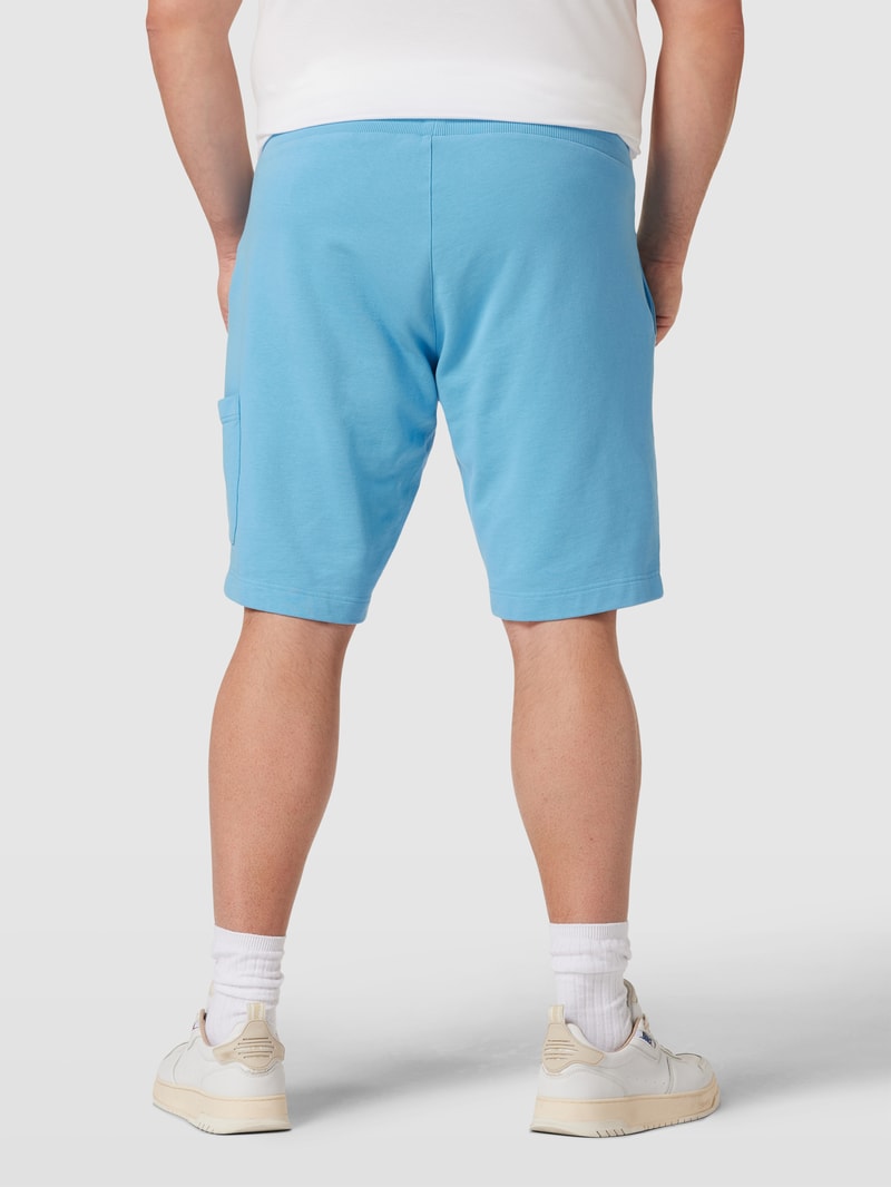 PLUS SIZE Sweatshorts mit Label-Patch in hellblau