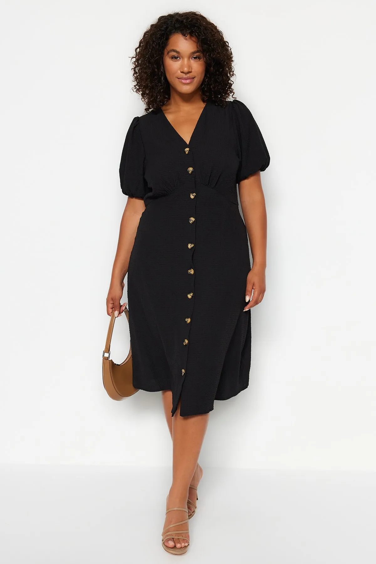 Trendyol Curve  Schwarzes gewebtes Kleid mit Knöpfen TBBSS23AH00208