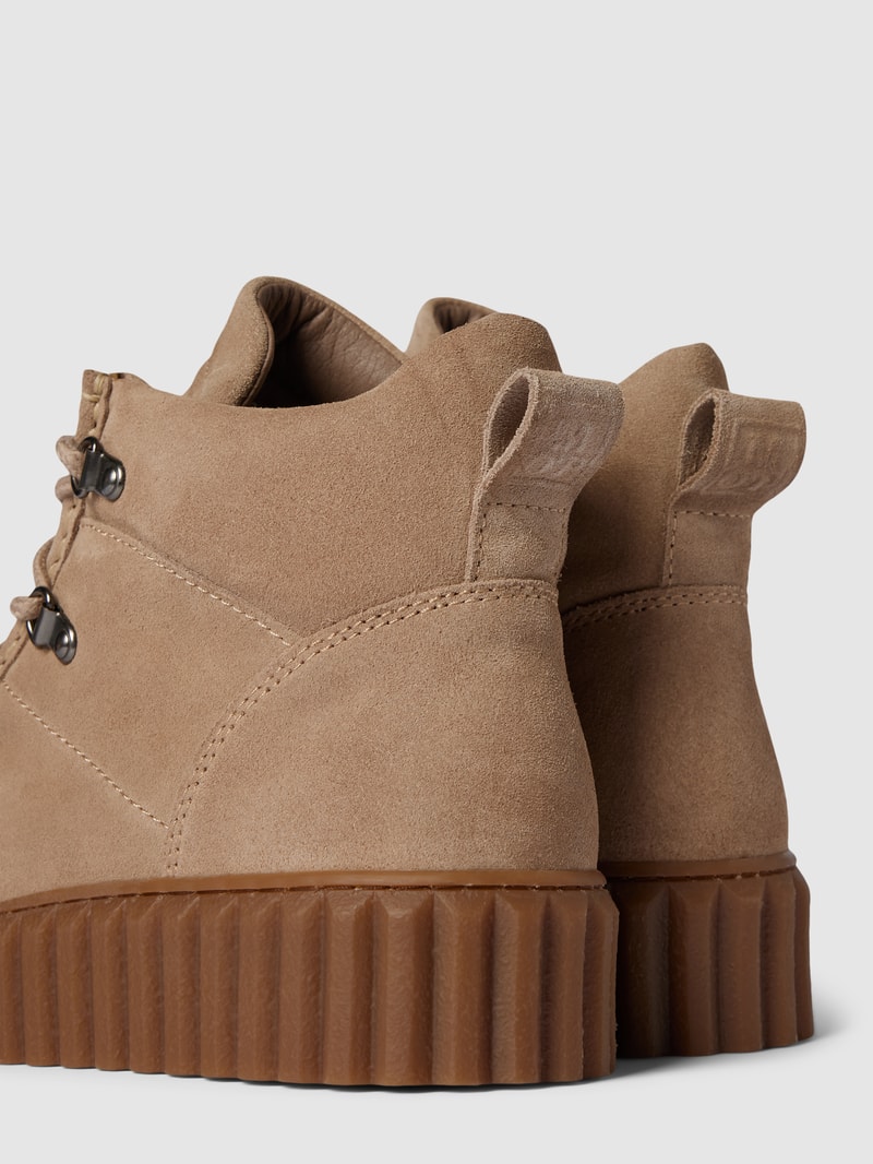 Schnürboots mit Label-Details in taupe