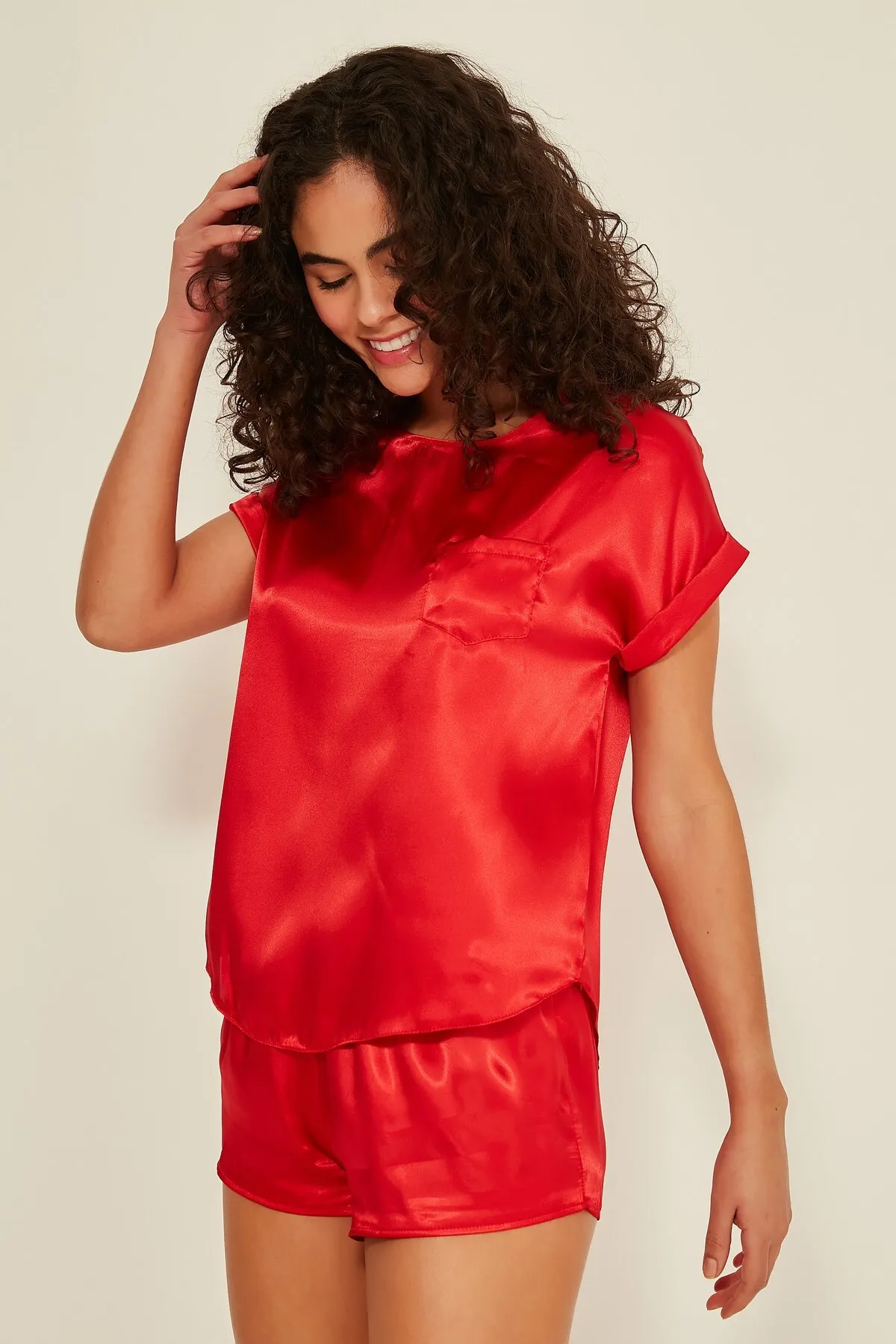C&City  080 Damen-T-Shirt-Shorts-Set aus Satin, Rot