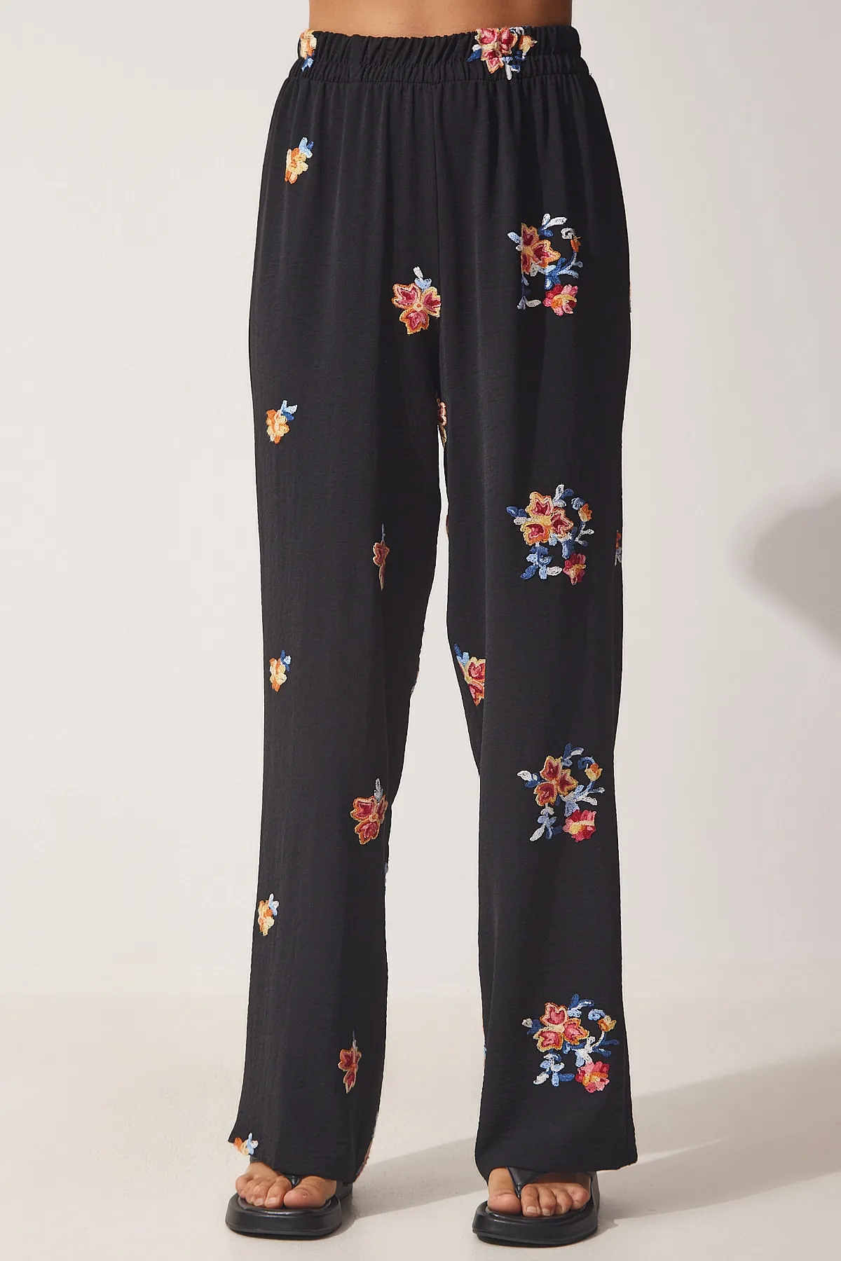 Happiness İstanbul  Schwarzes besticktes Ayrobin-Hemd-Hosen-Set für Damen TO00065