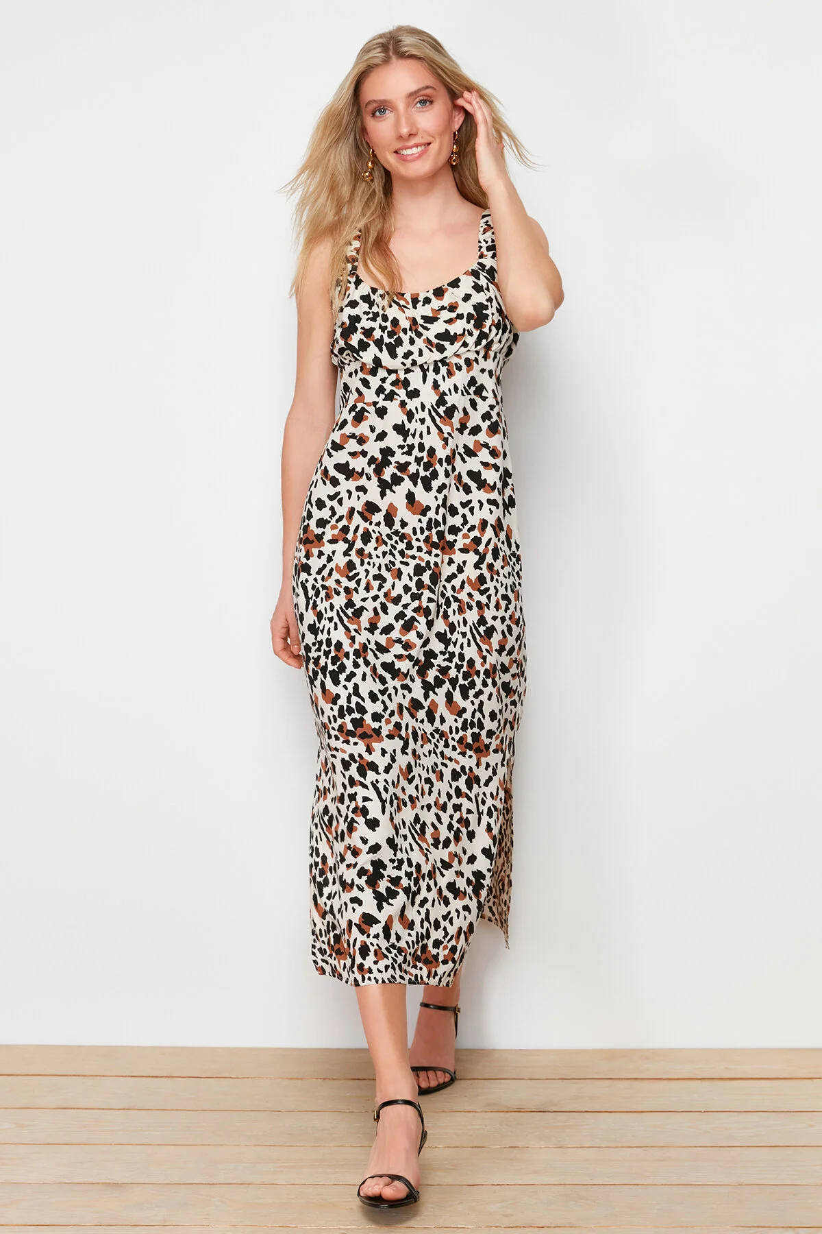 Trendyol Collection  Ecru gewebtes Maxikleid TWOSS24EL00613