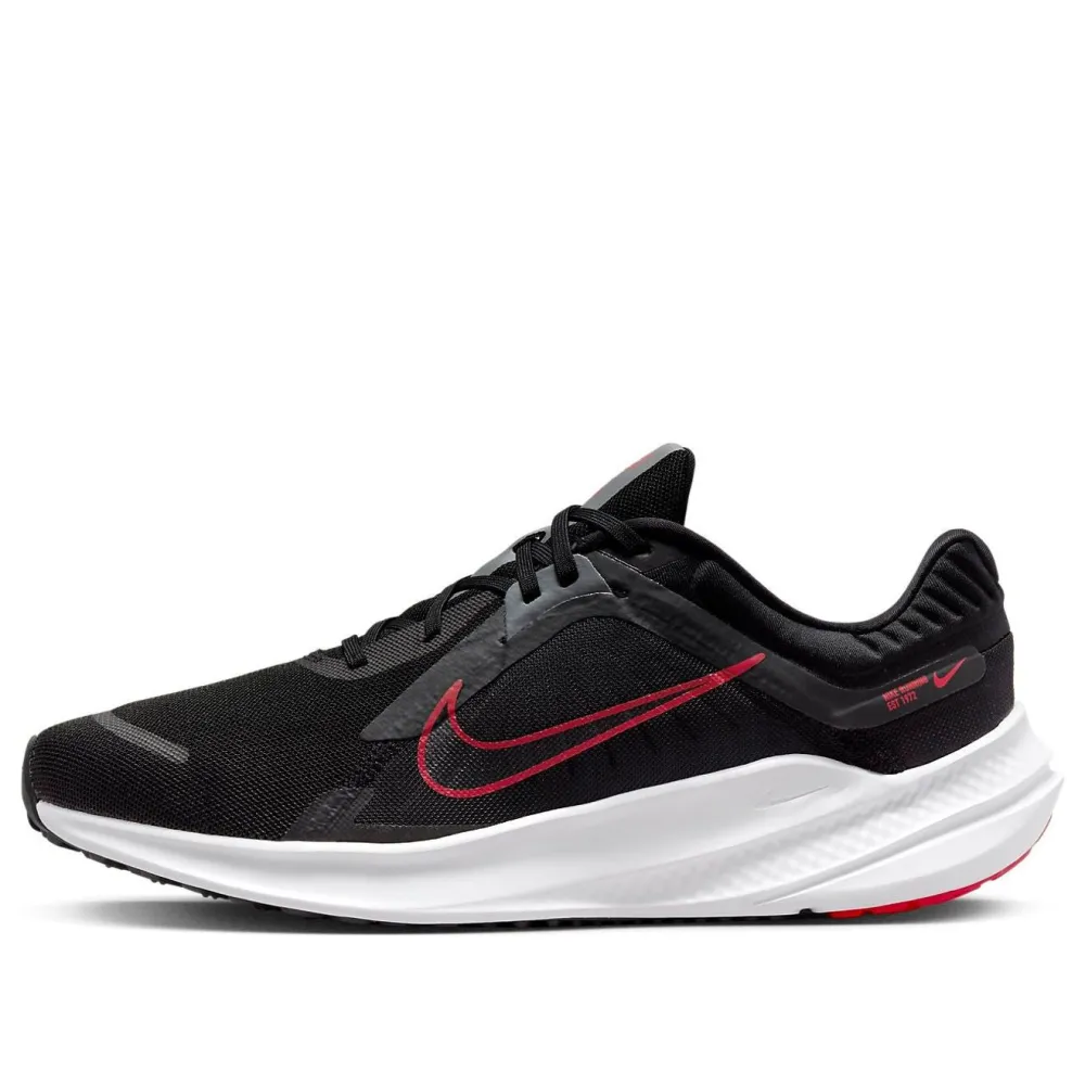 Nike Quest 5 DD0204 004 / schwarz