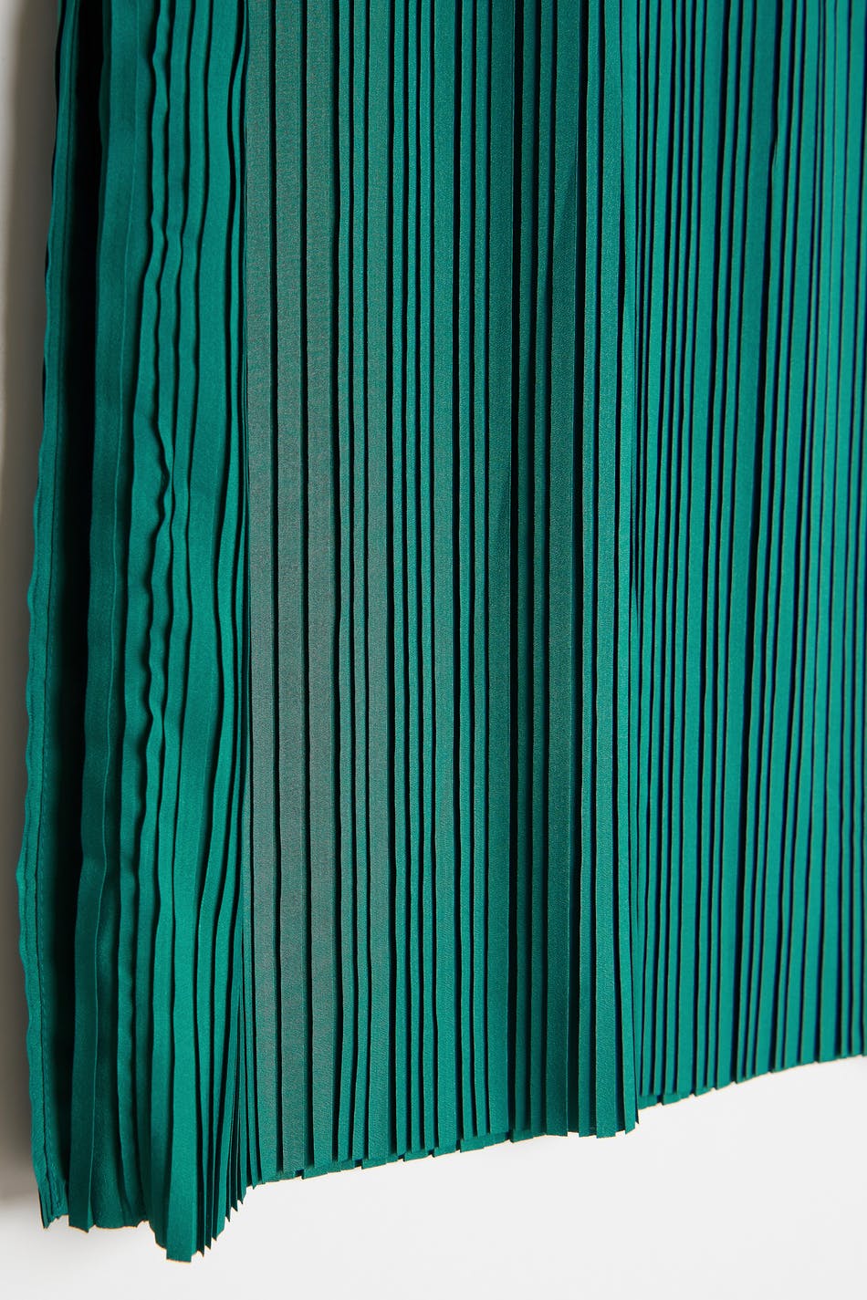 Izzy pleated skirt