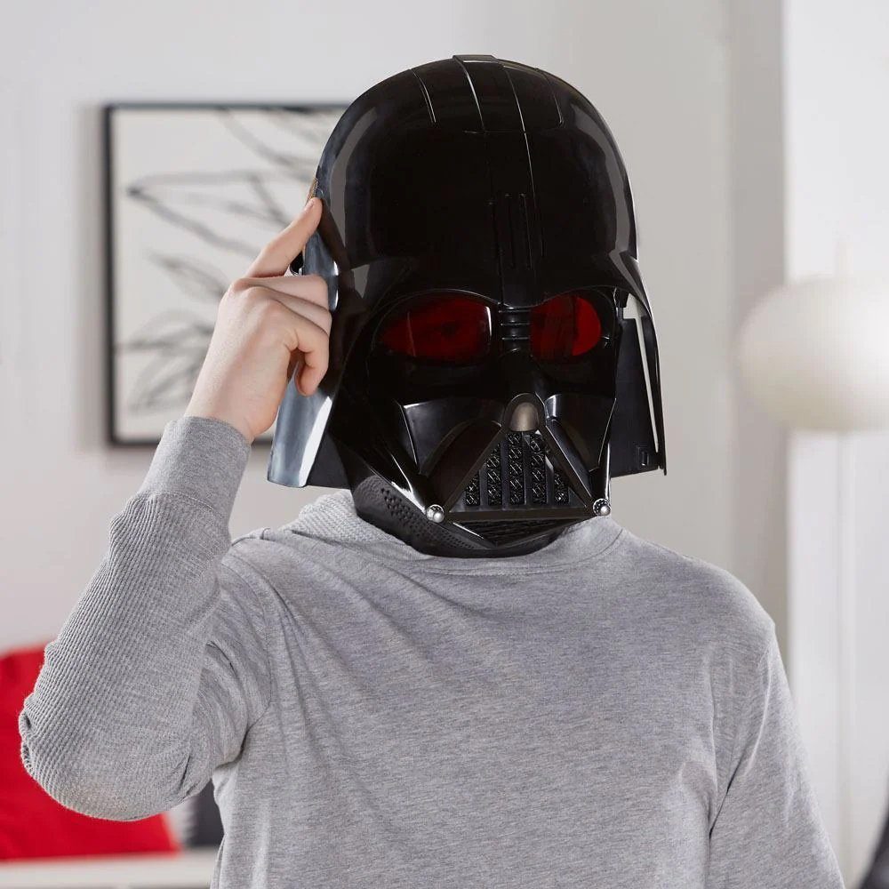 Hasbro Verkleidungsmaske Darth Vader mit Stimmenverzerrer, Komm auf die dunkle Seite mit nur einem Knopfdruck!