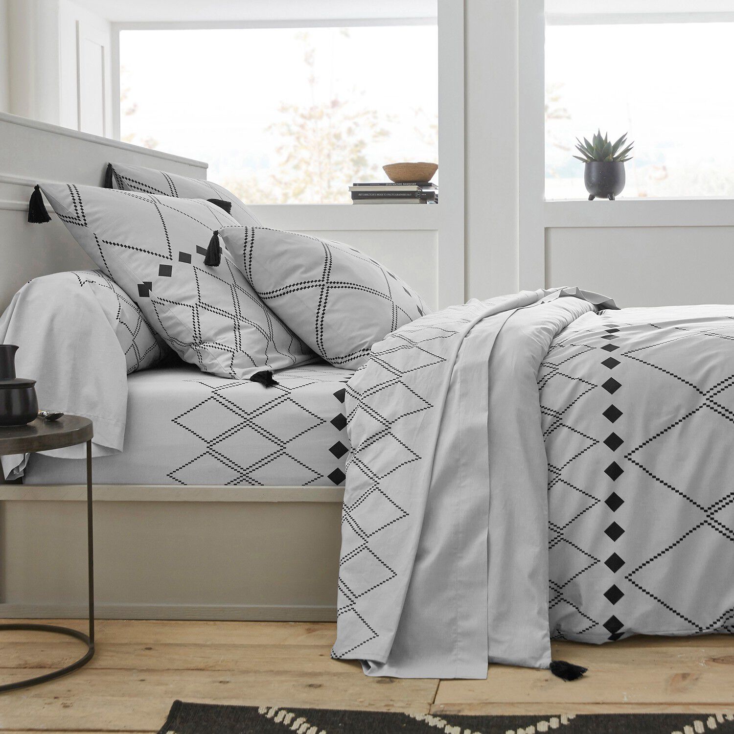 Linge de lit Massaï coton à motifs graphiques et finitions pompons