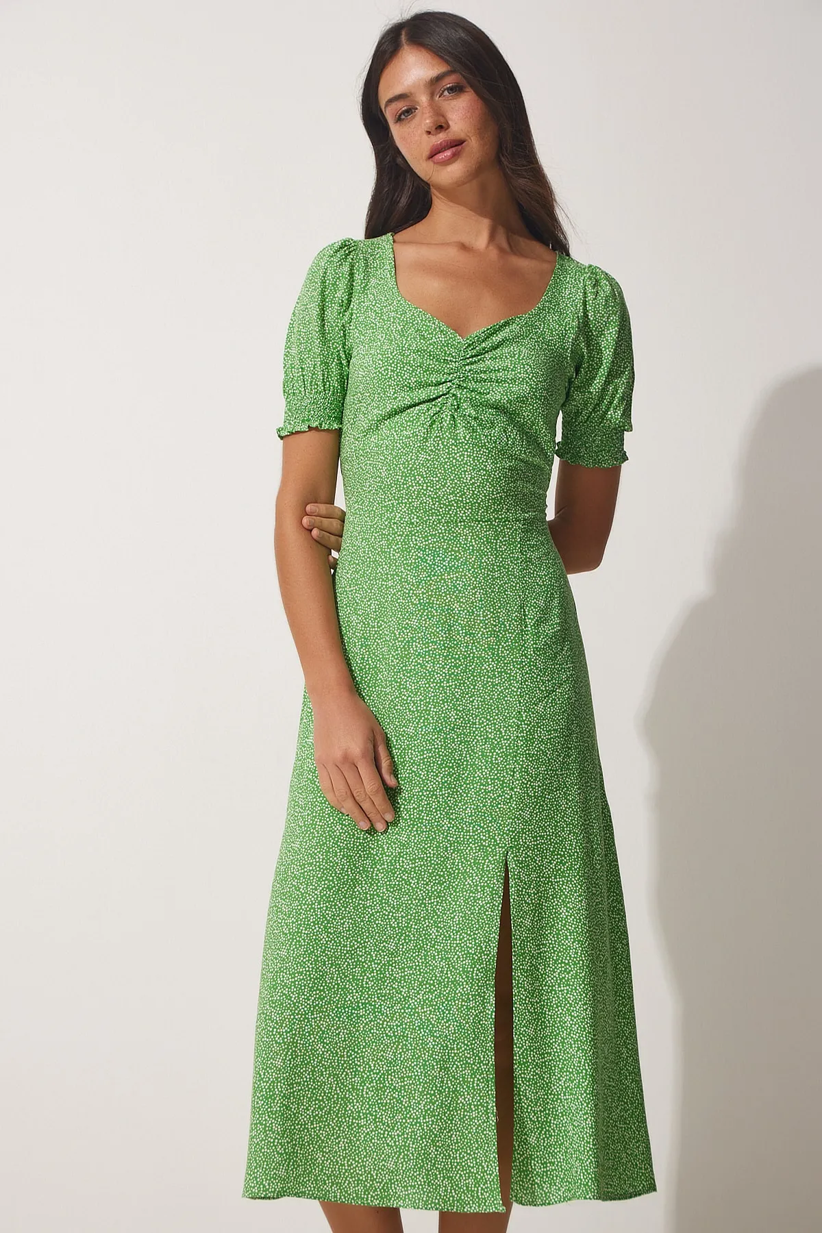 Happiness İstanbul  Damen-Sommerkleid aus Viskose mit gerafftem herzförmigem Kragen in Grün CI00084