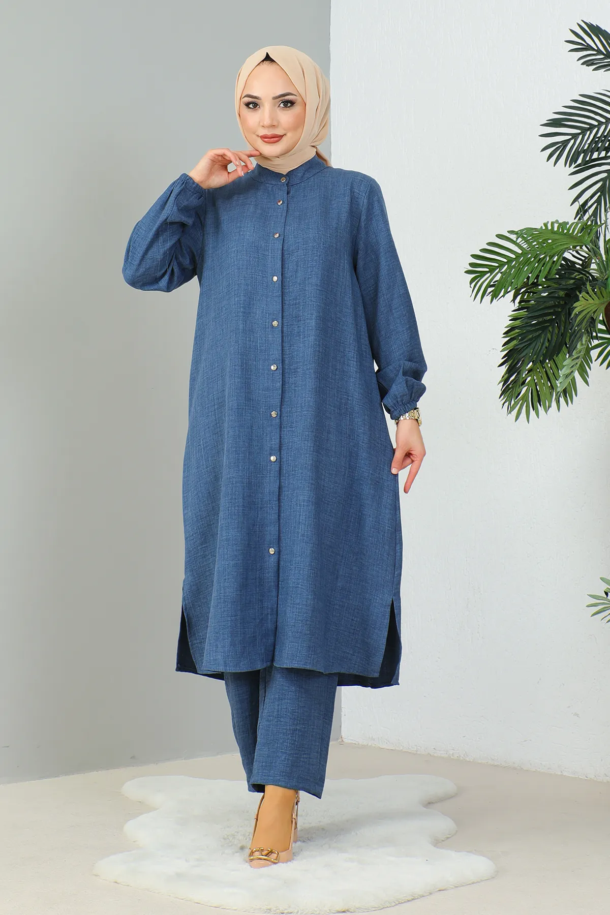 MODAQU  Indigoblaues Set aus Tunika und Hose mit Richterkragen