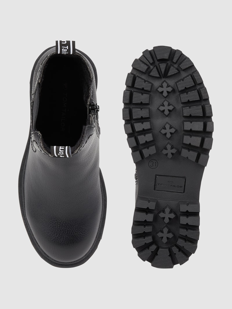 Boots in Leder-Optik in schwarz
