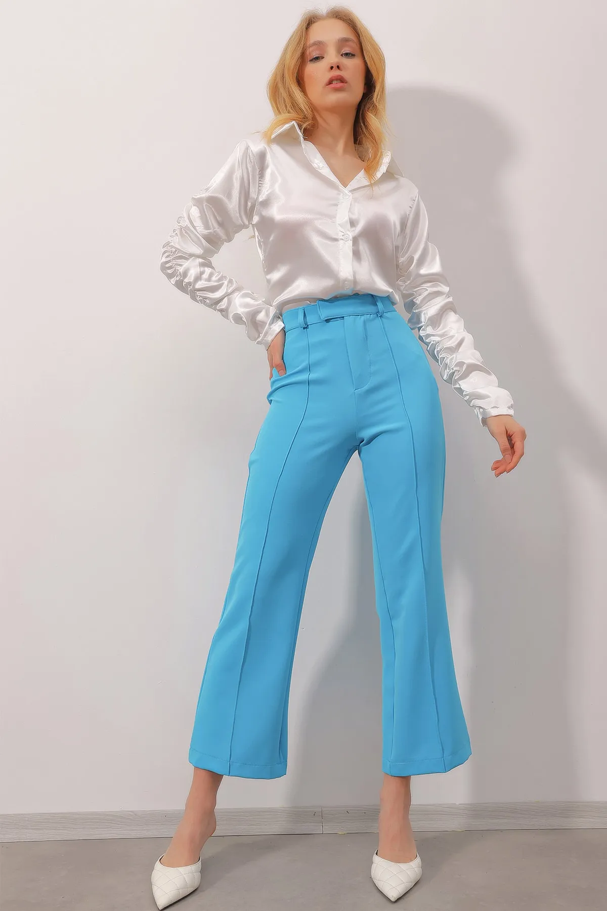Trend Alaçatı Stili  Damen-Hose aus türkisblauem, vorne genähtem Abnähergewebe ALC-X9838