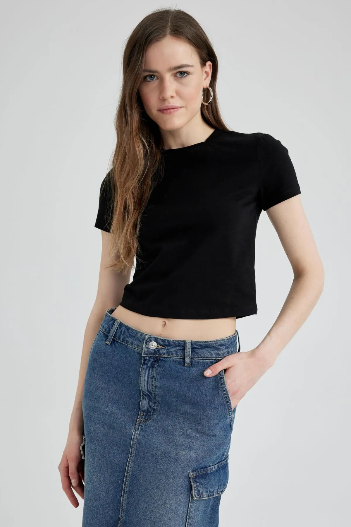 DeFacto  Coool Tailliertes Kurzarm-T-Shirt Z8790az23sp