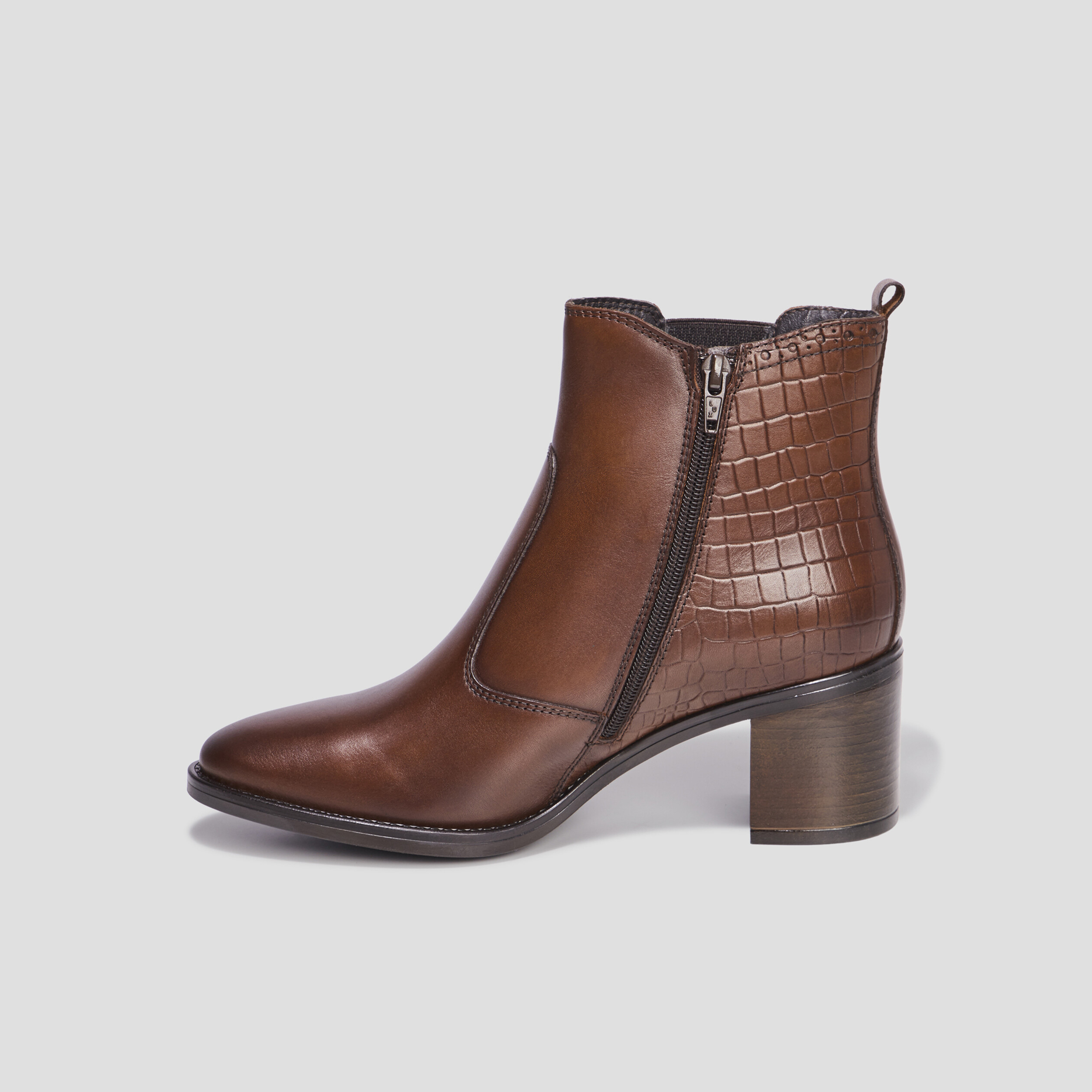 Bottines à talons avec clous en cuir marron femme | La Halle