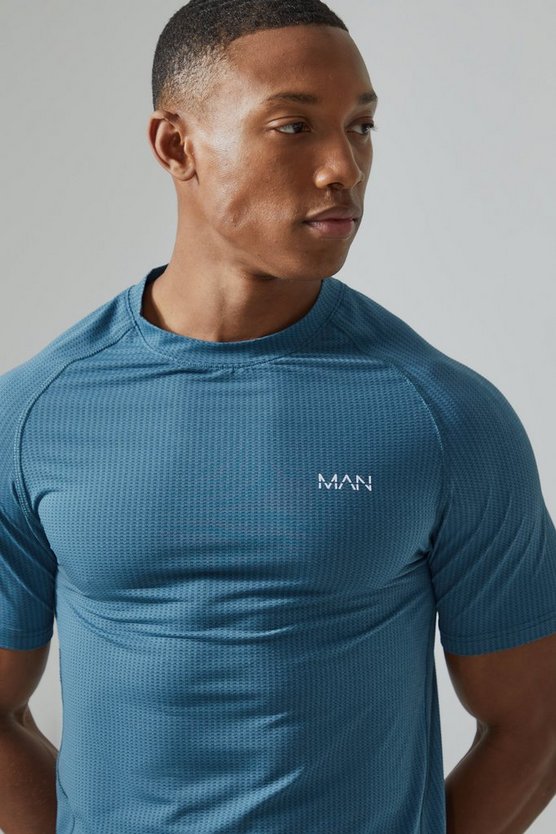 Man Active Muscle-Fit T-Shirt